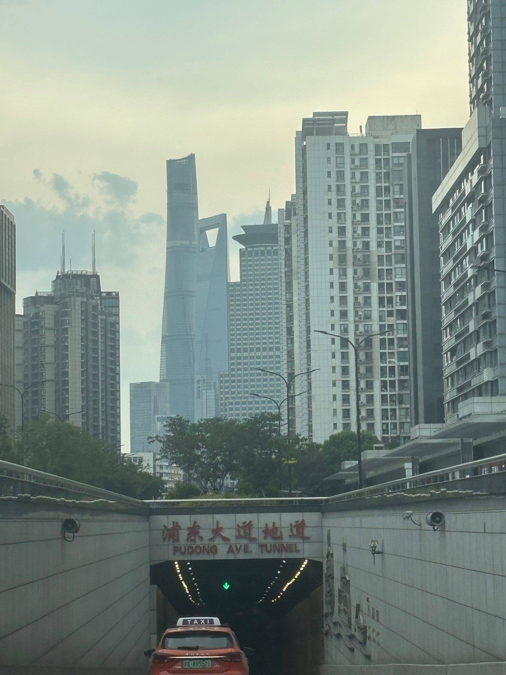 偶见陆家嘴三件套