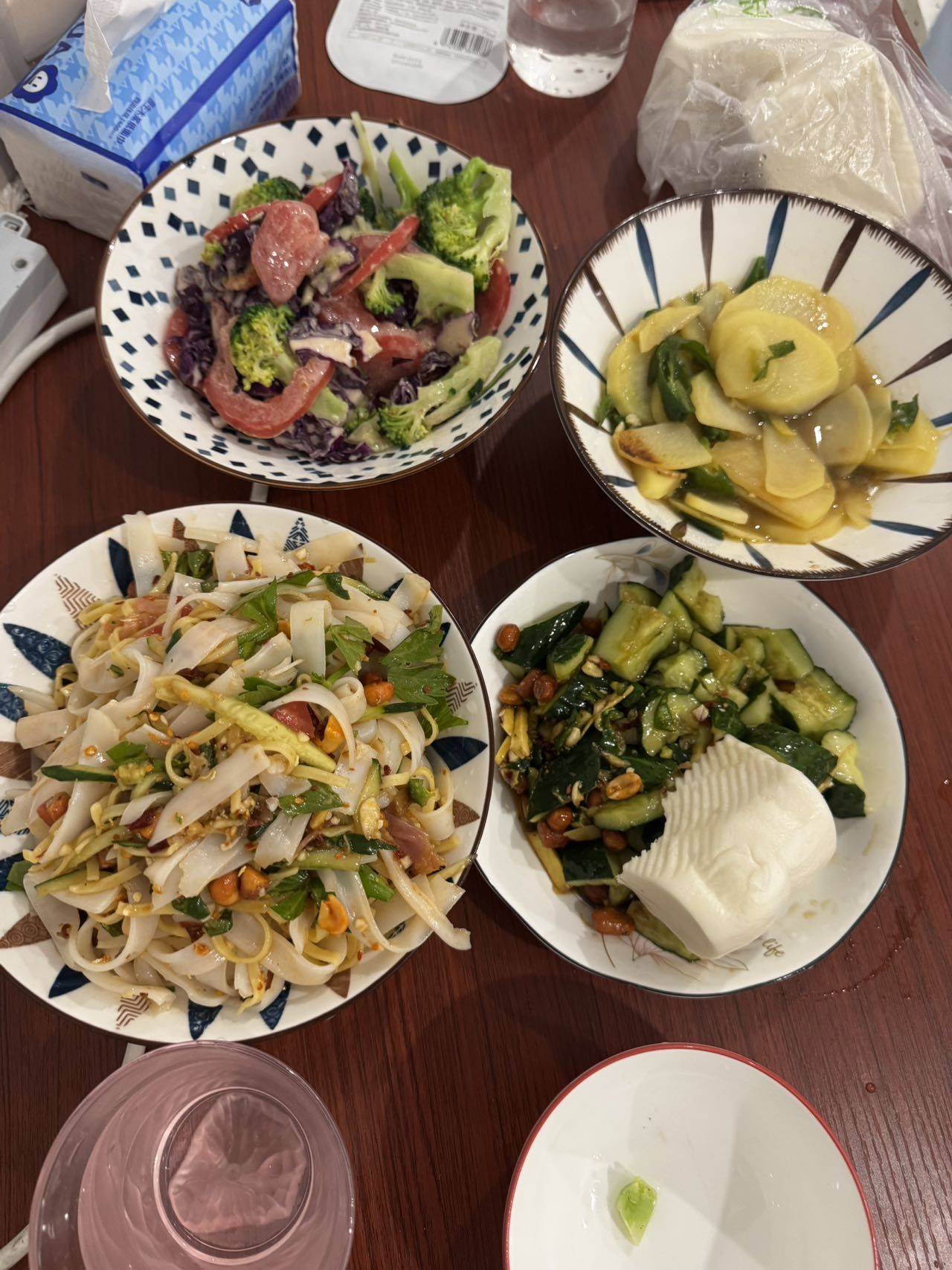 吃素的家常菜 温馨餐桌氛围 凉拌黄