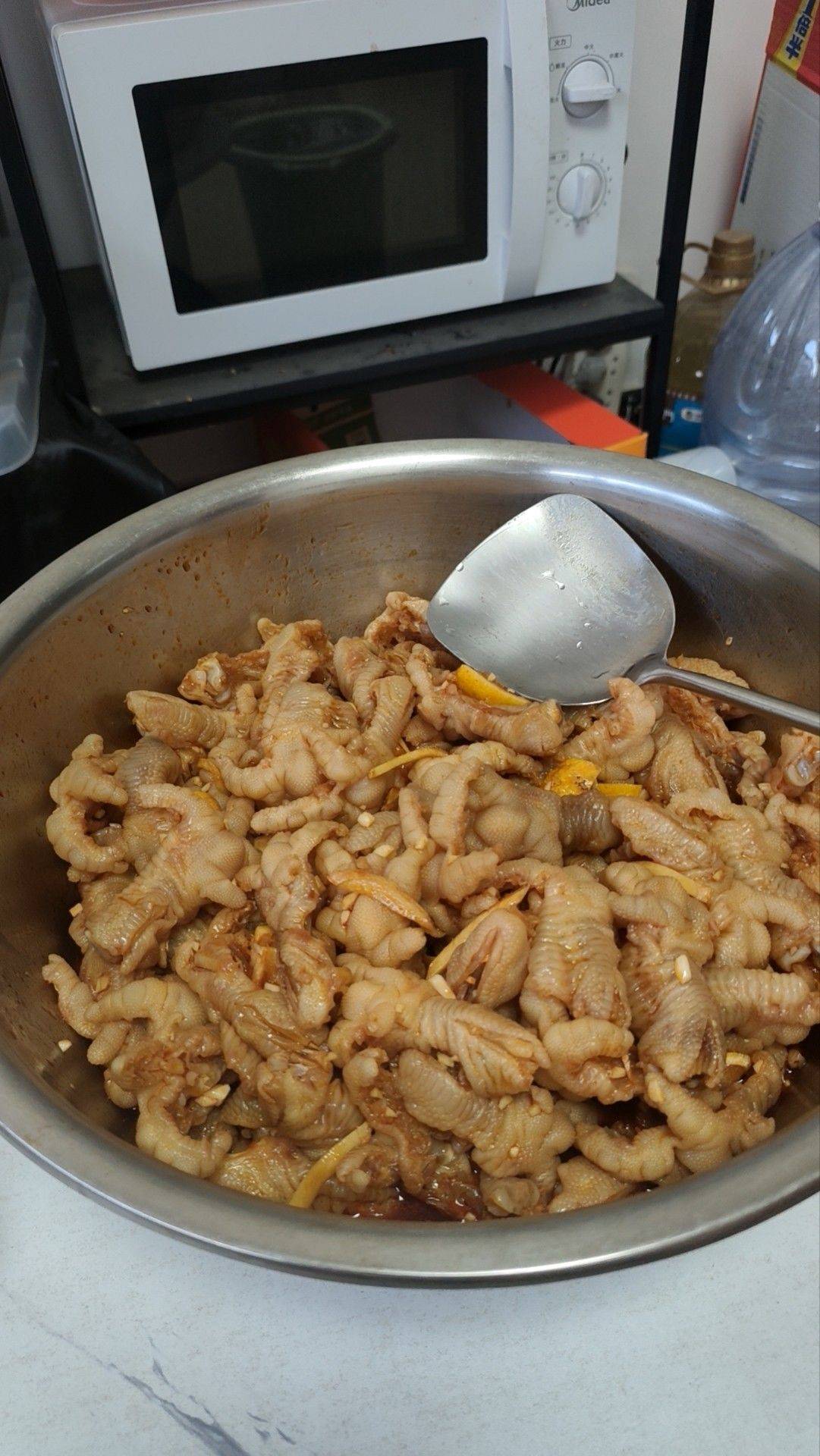 柠檬鸡爪，不辣也好吃😋😋😋