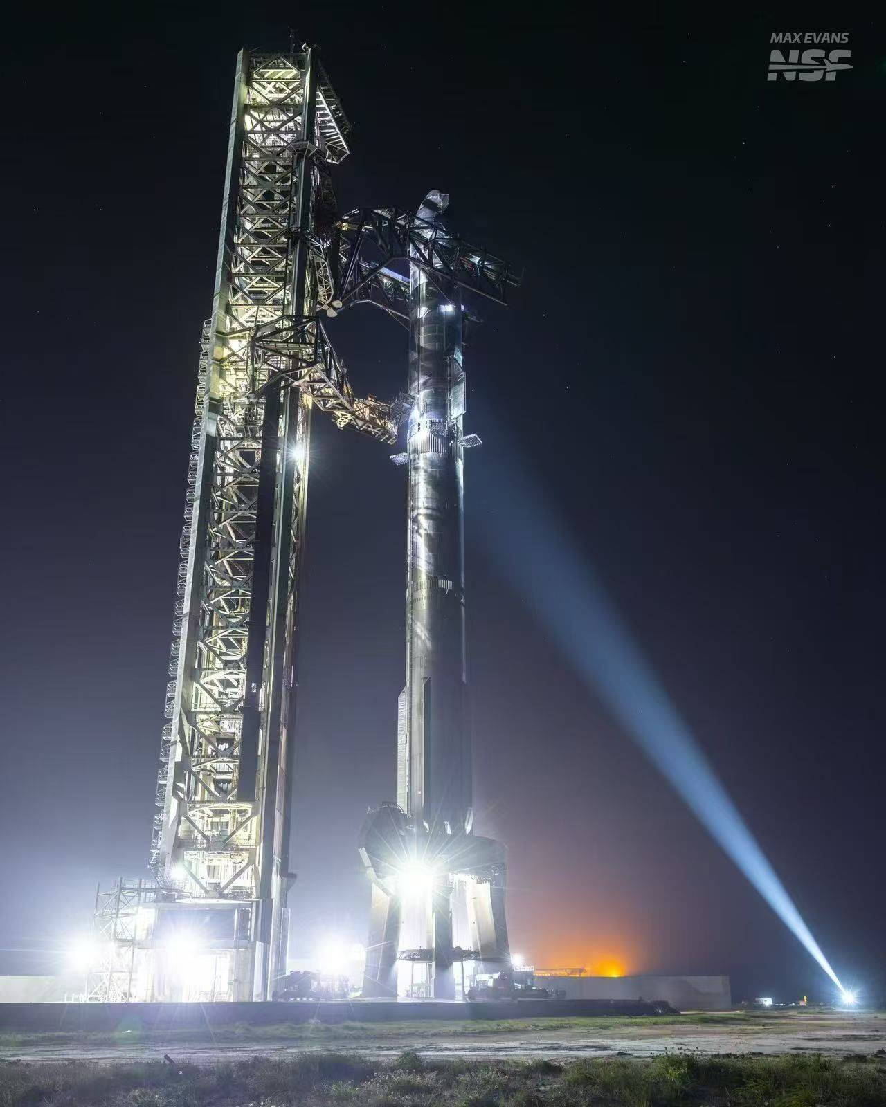  火箭  夜景  科技感十足  