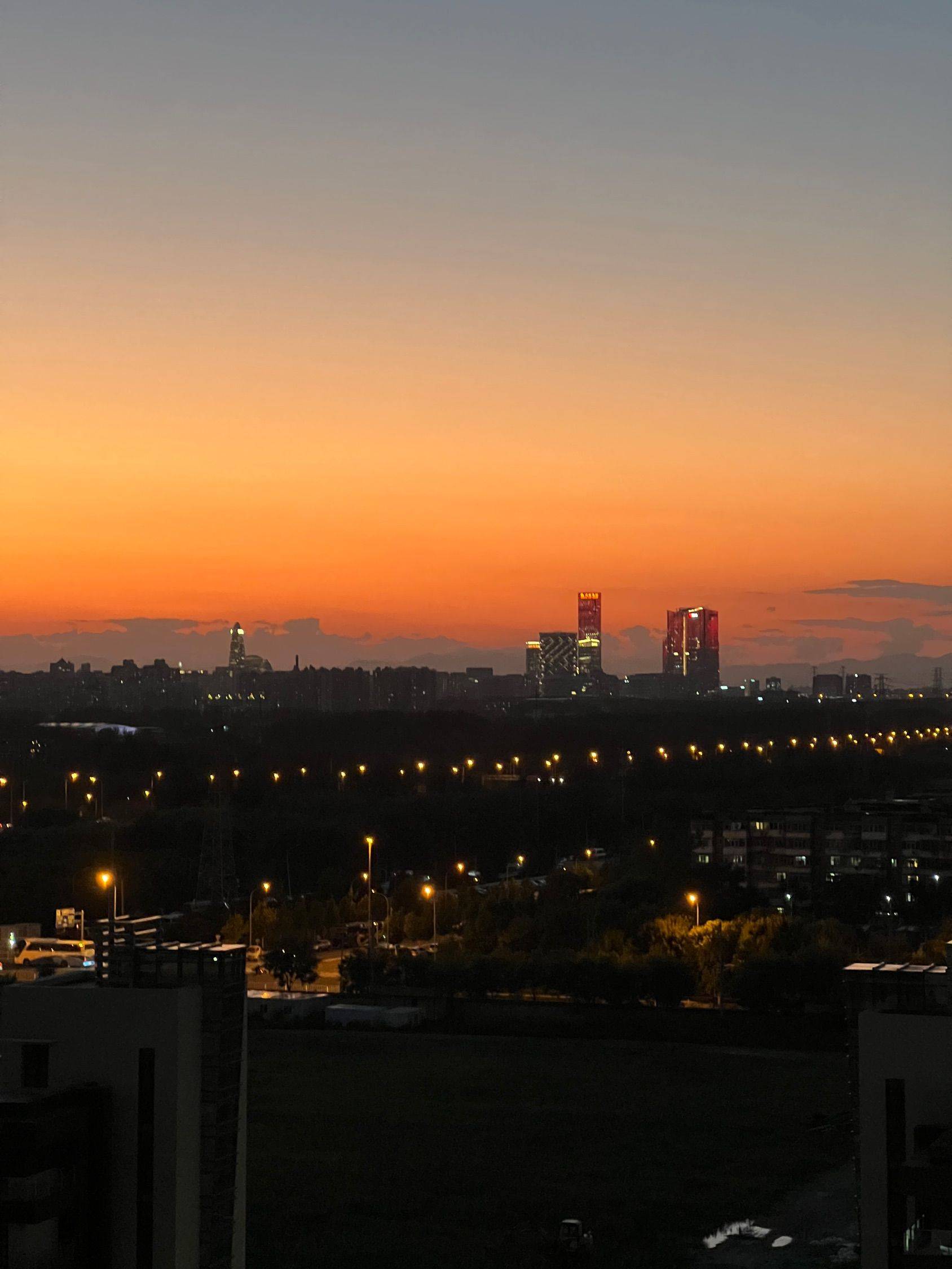 《窗里的落日浪漫》