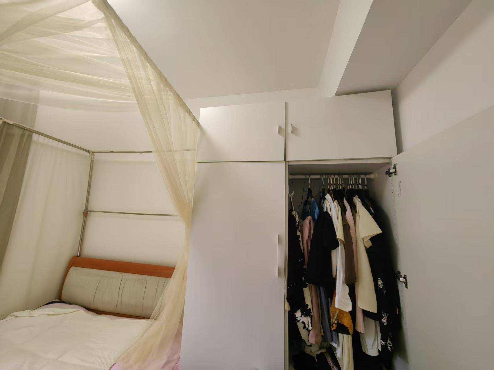 深圳南山区华侨城蹲个室友 卧室一角  