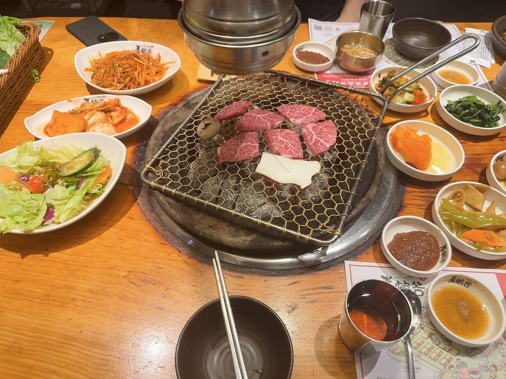 韩国街的烤肉，还是很不错的