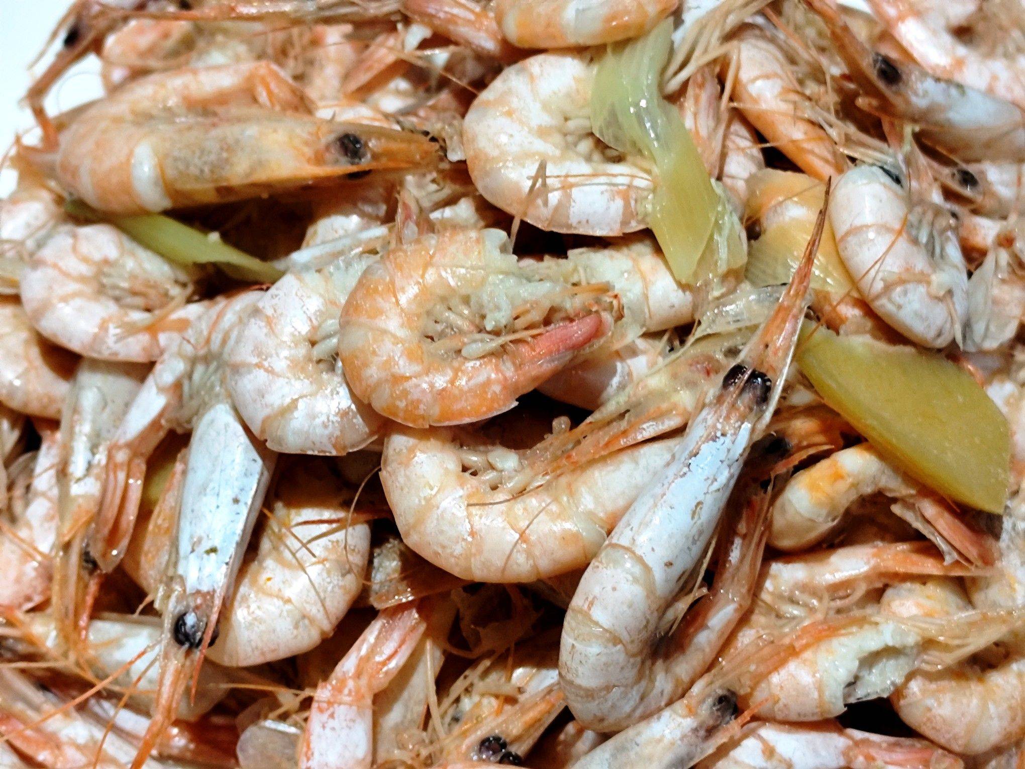 蕉叶共听窗下雨，蟹螯分弄手中杯。 今晚_4