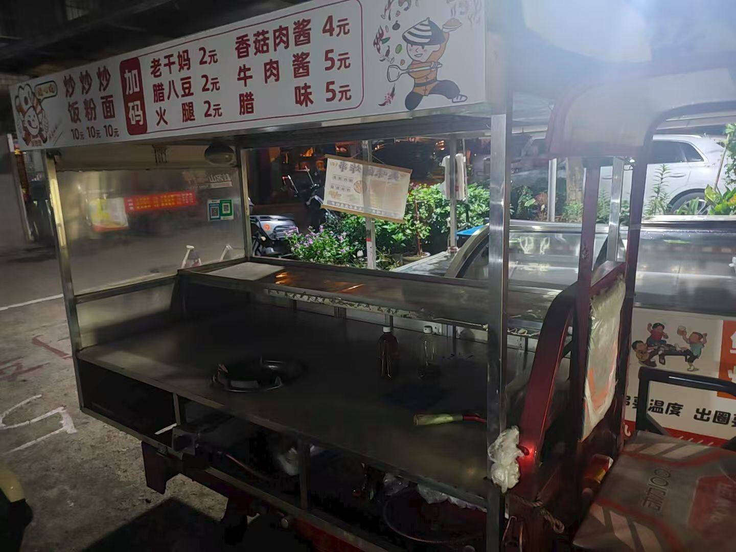 出炒饭摊子带三轮车带电瓶带锅(所有东西都