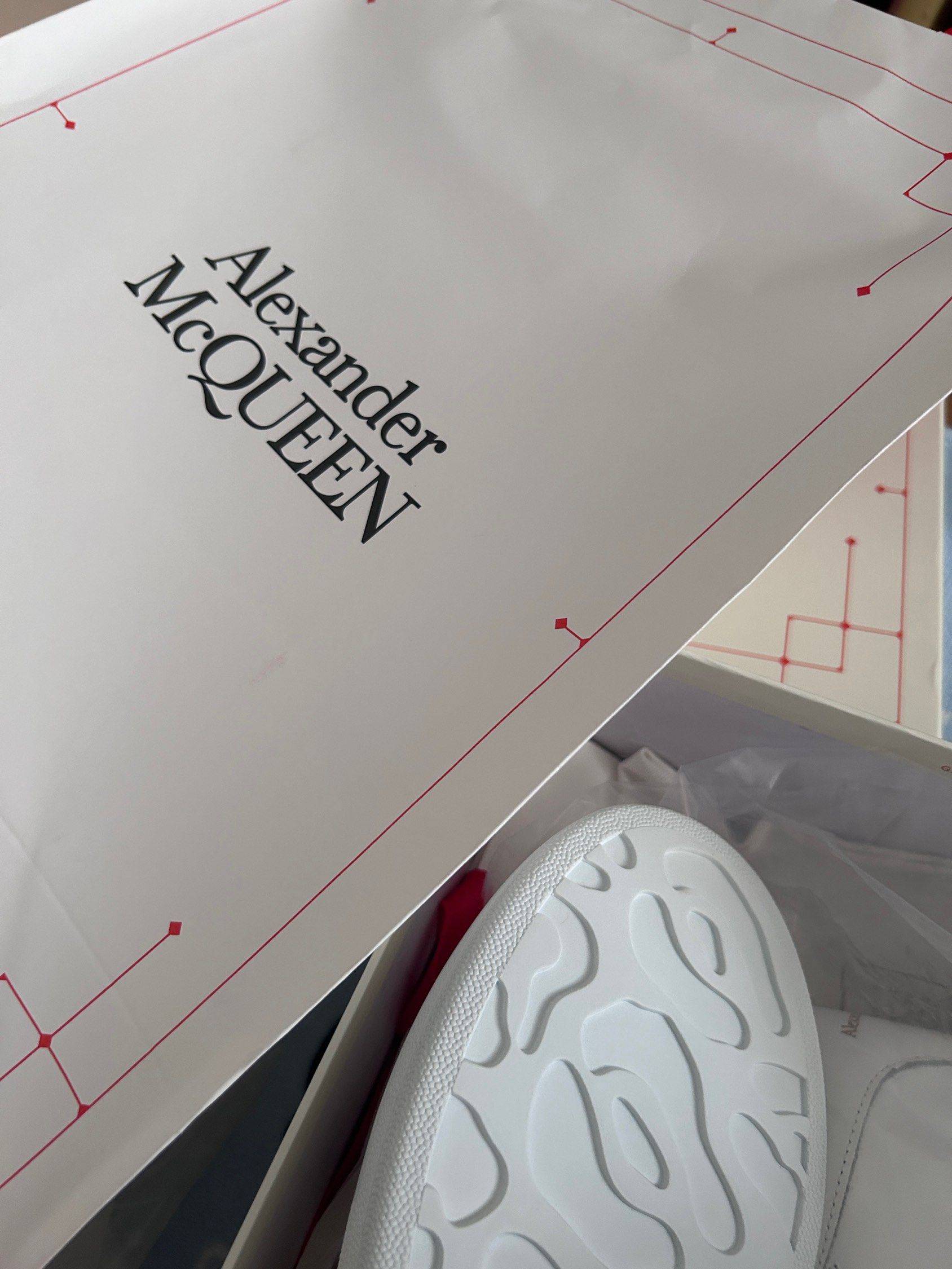 全新Alexander McQueen麦昆小白鞋_4