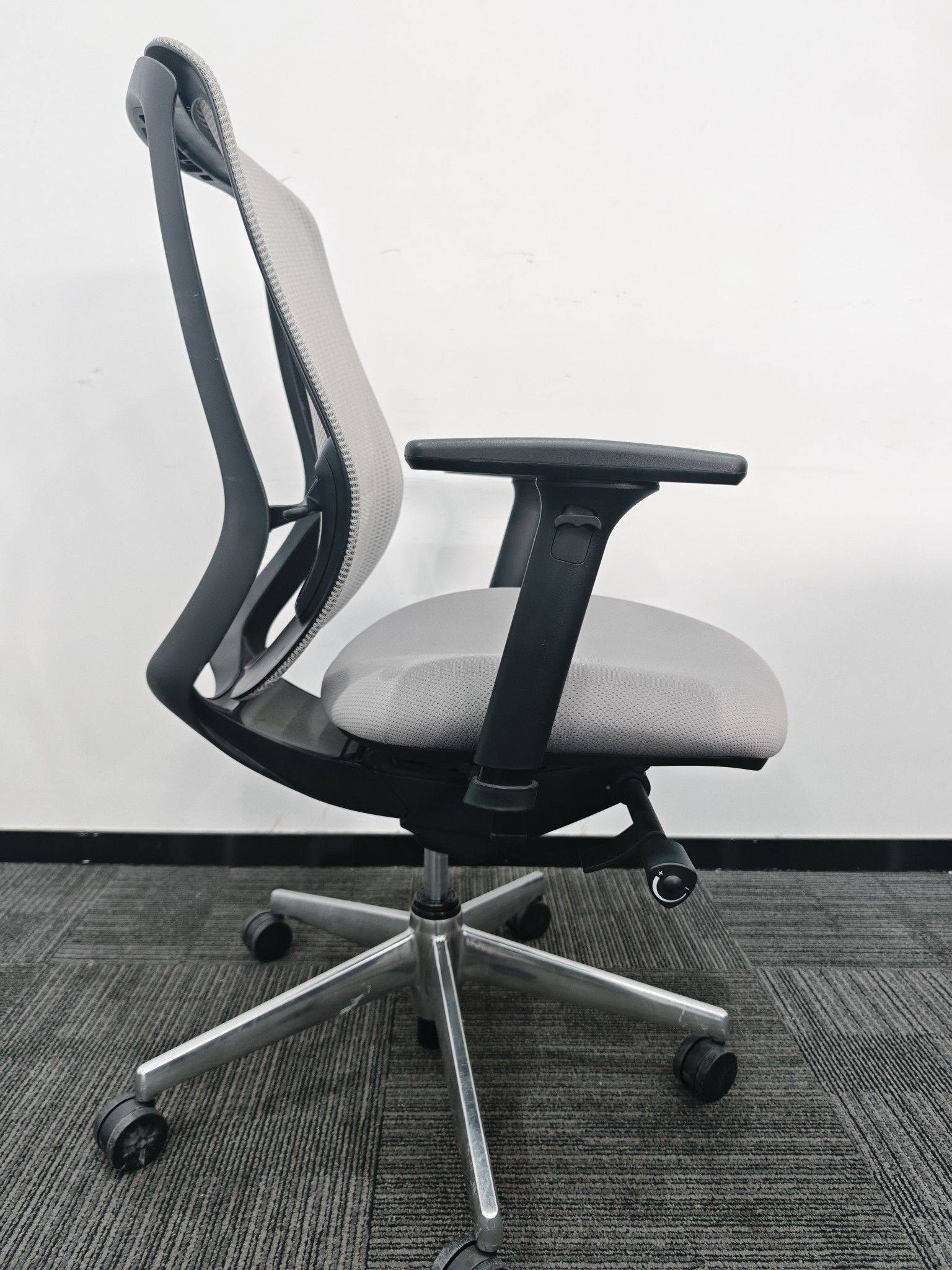 冈村Okamura Sylphy Light人体工学椅_2