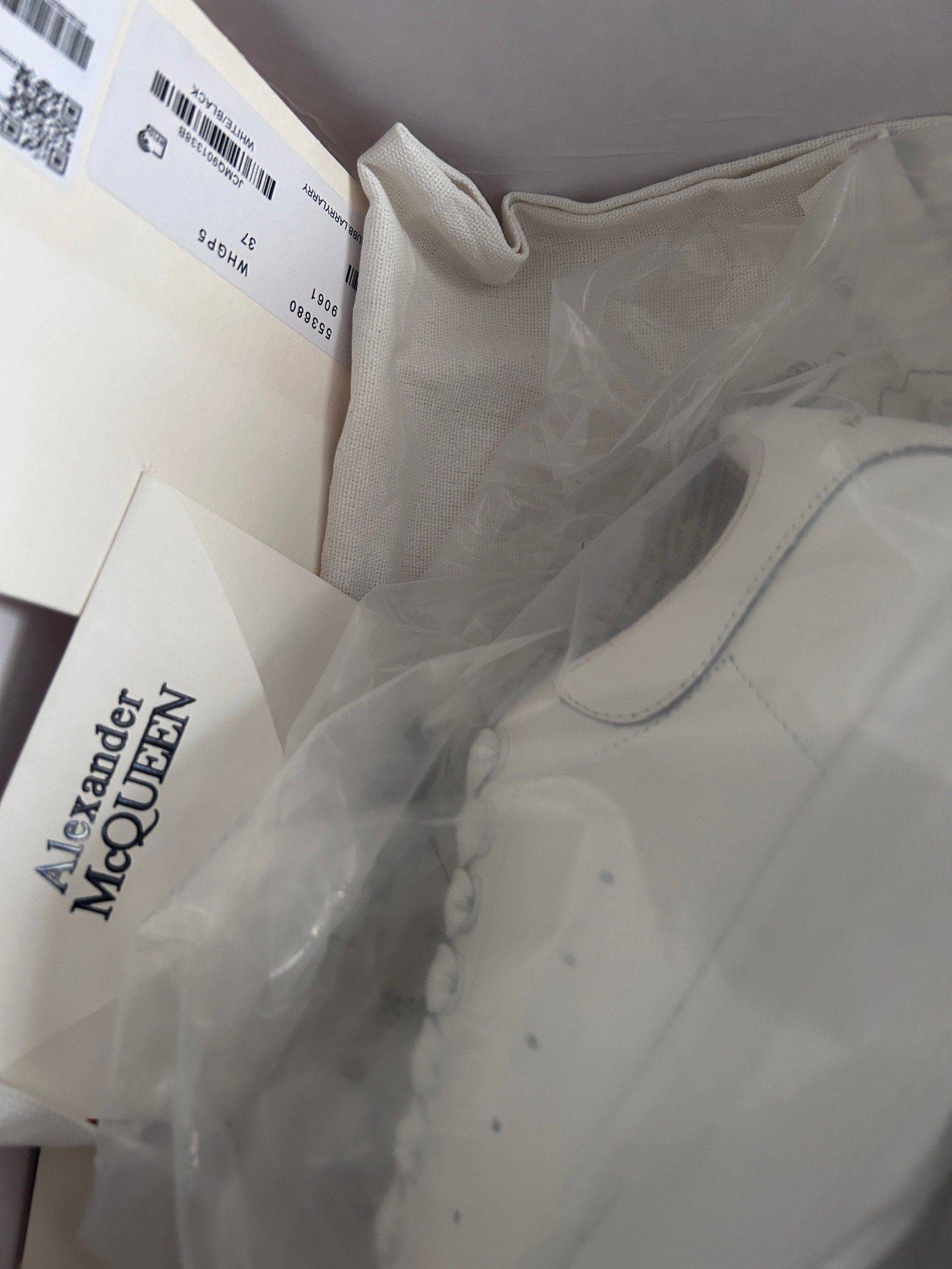 全新Alexander McQueen麦昆小白鞋_1