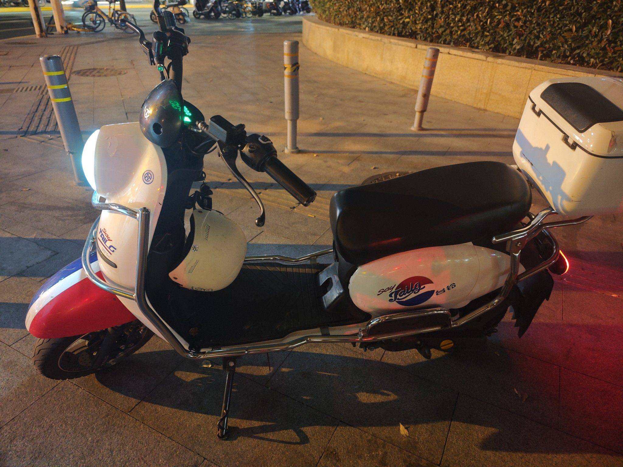 出售一辆电动车，An electric bicycle