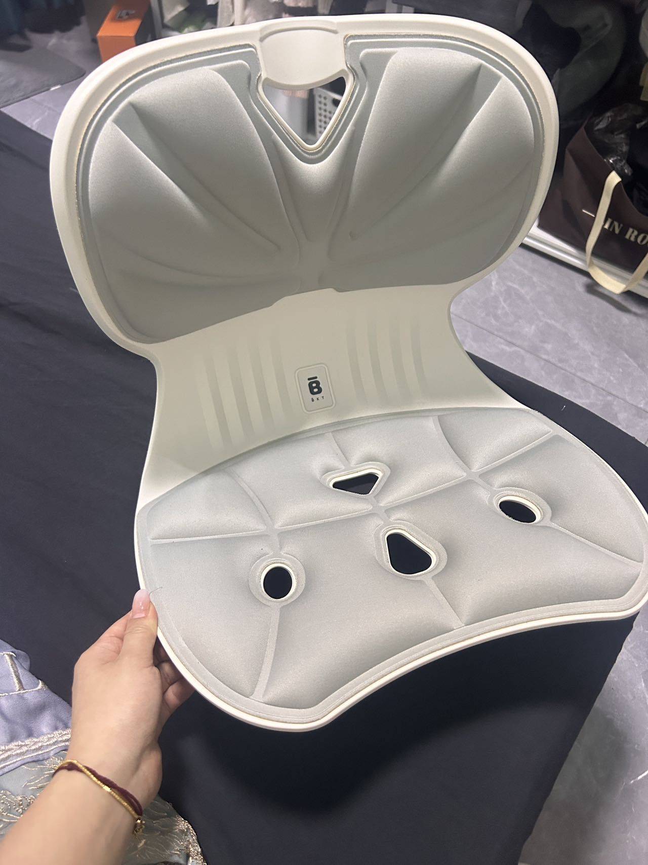 闲置出租BKT护腰坐垫88几乎全新
BK