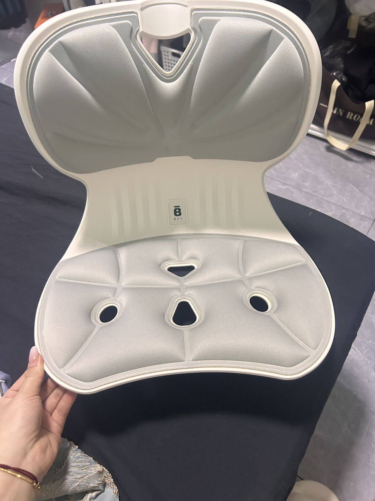 闲置出租BKT护腰坐垫88几乎全新
BK_1