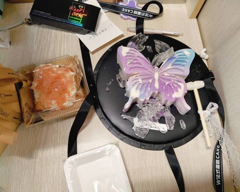 美好的周末是由蛋糕🍰和电影构成的_4