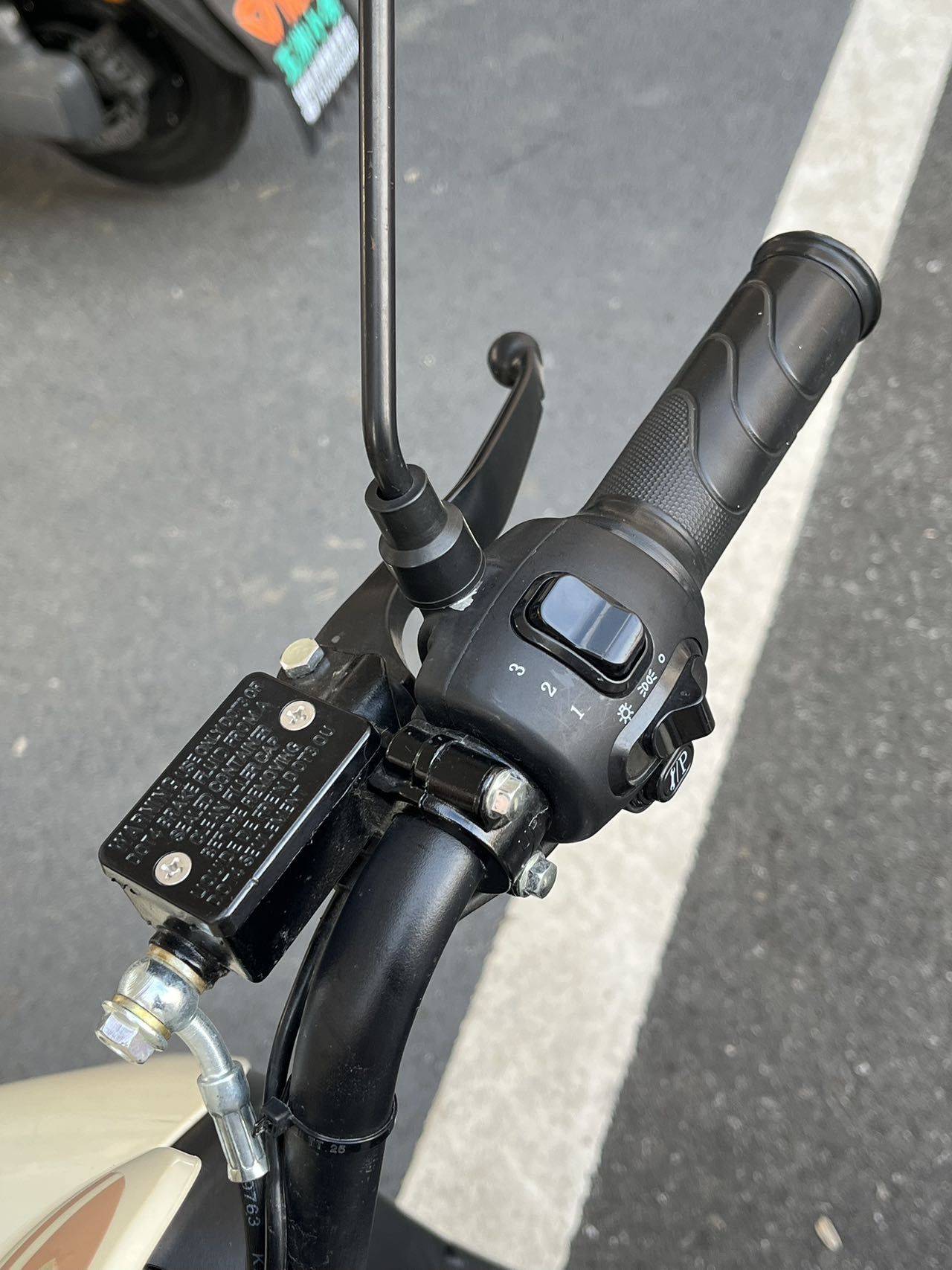 出闲置 

本人因工作原因离开无锡，出_3