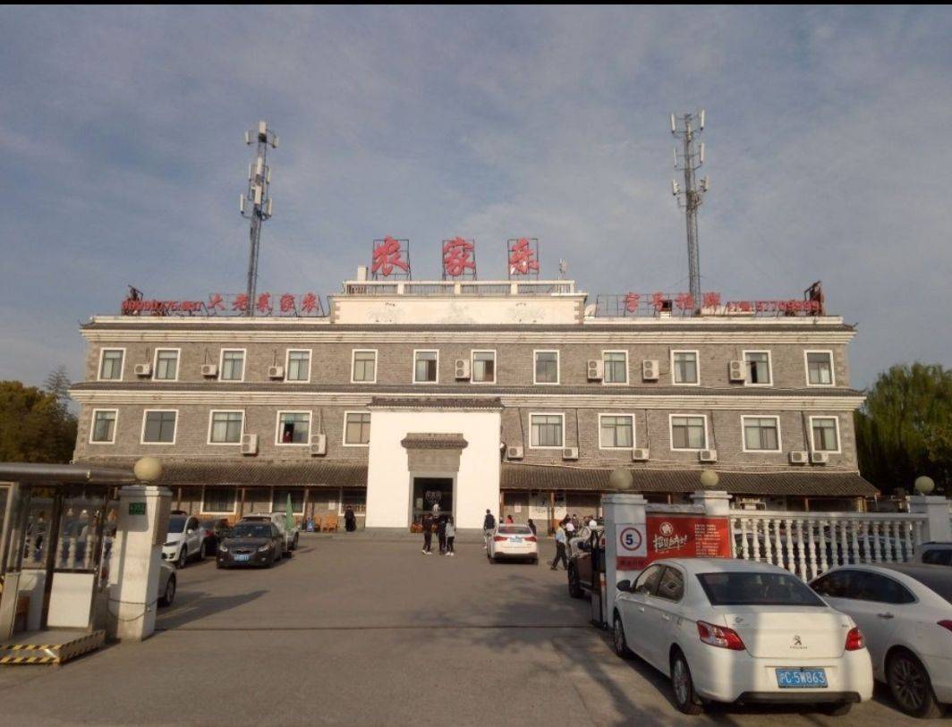 松江地区很有烟火气息的饭店，主打本地菜。