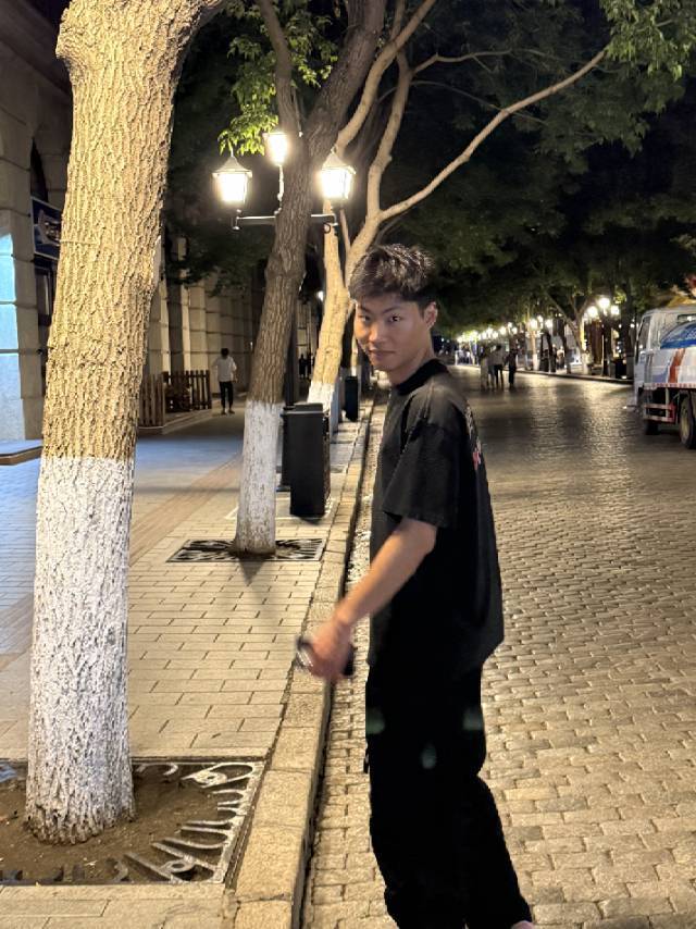 南京西路地铁站附近求租