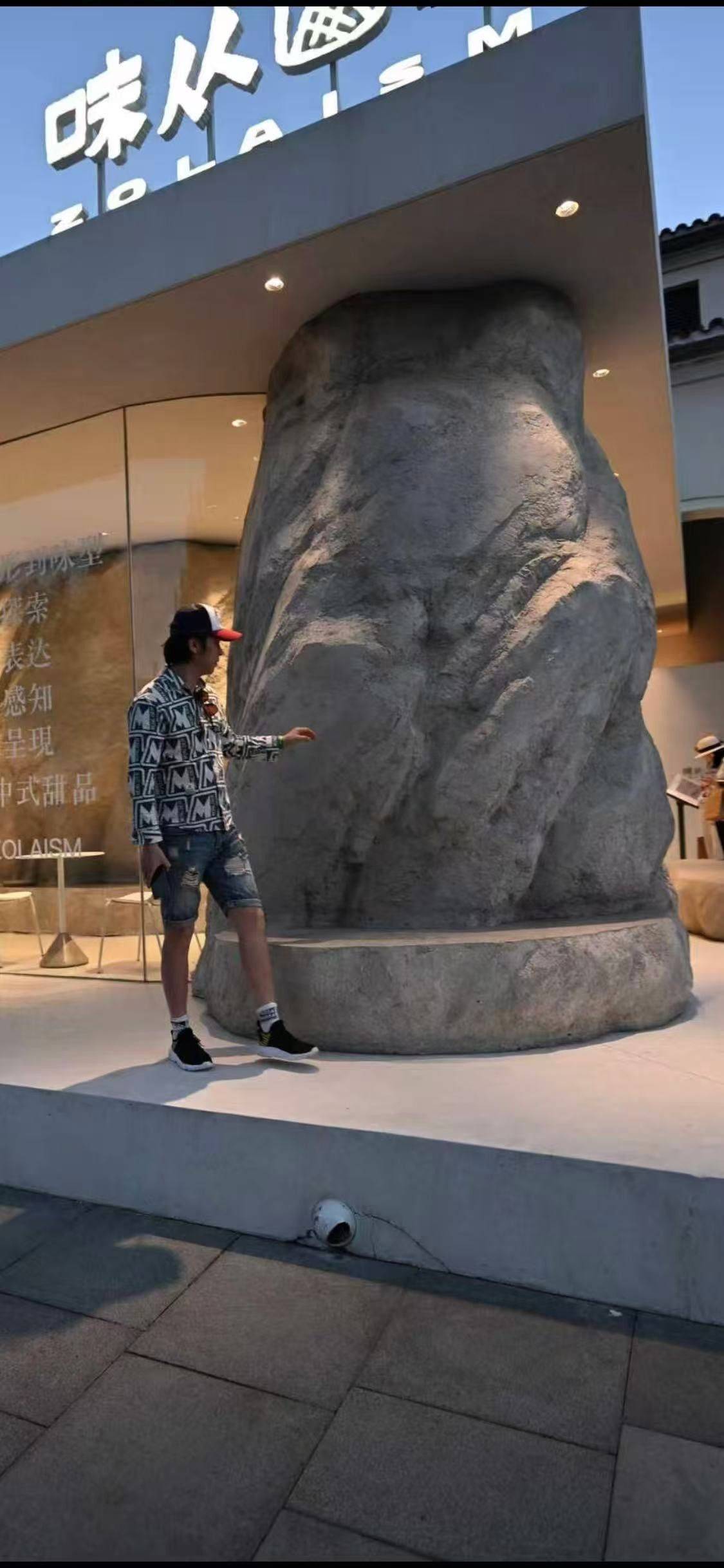 上海大学附近南陈路地铁站旁