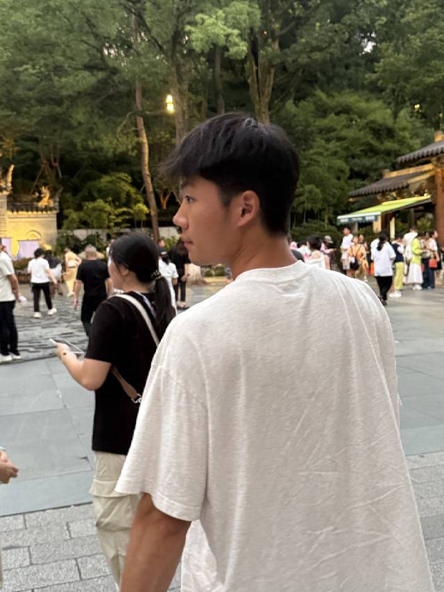 找南京西路地铁站附近房源