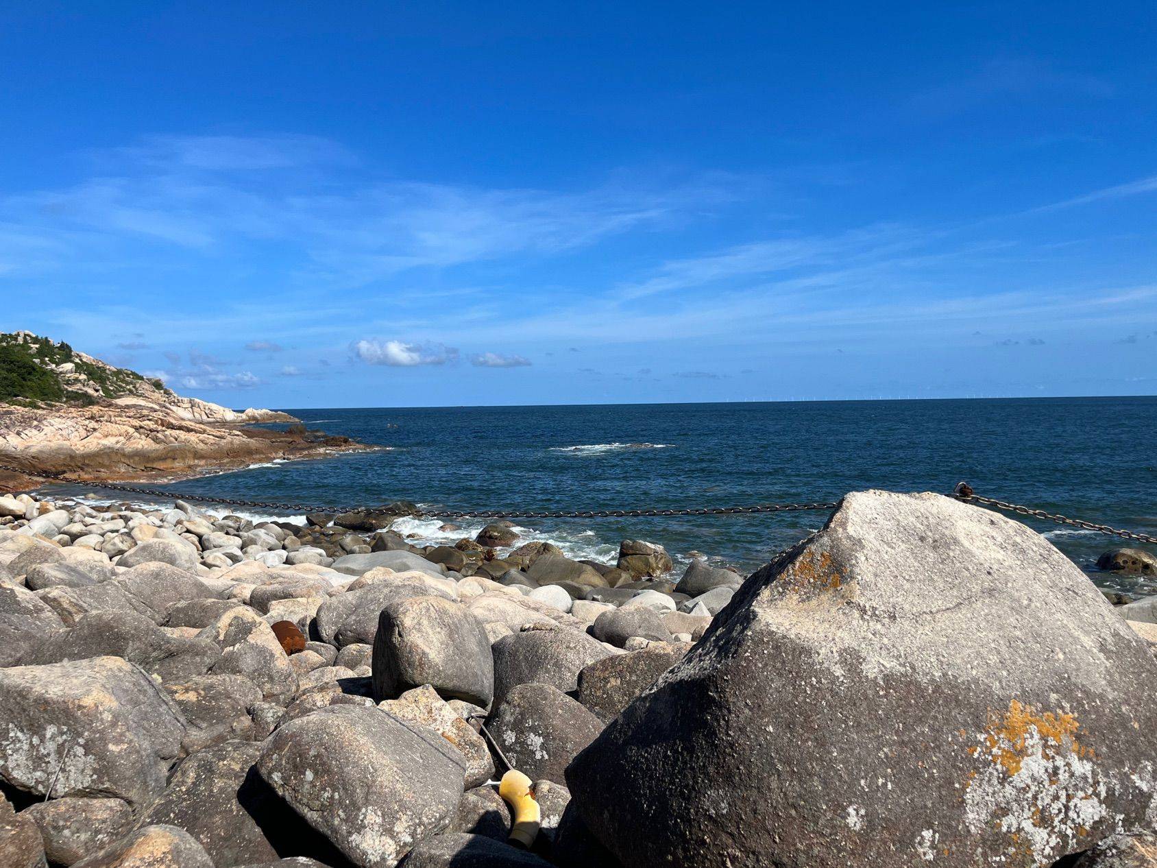 看看海 享受当下  海边   石滩