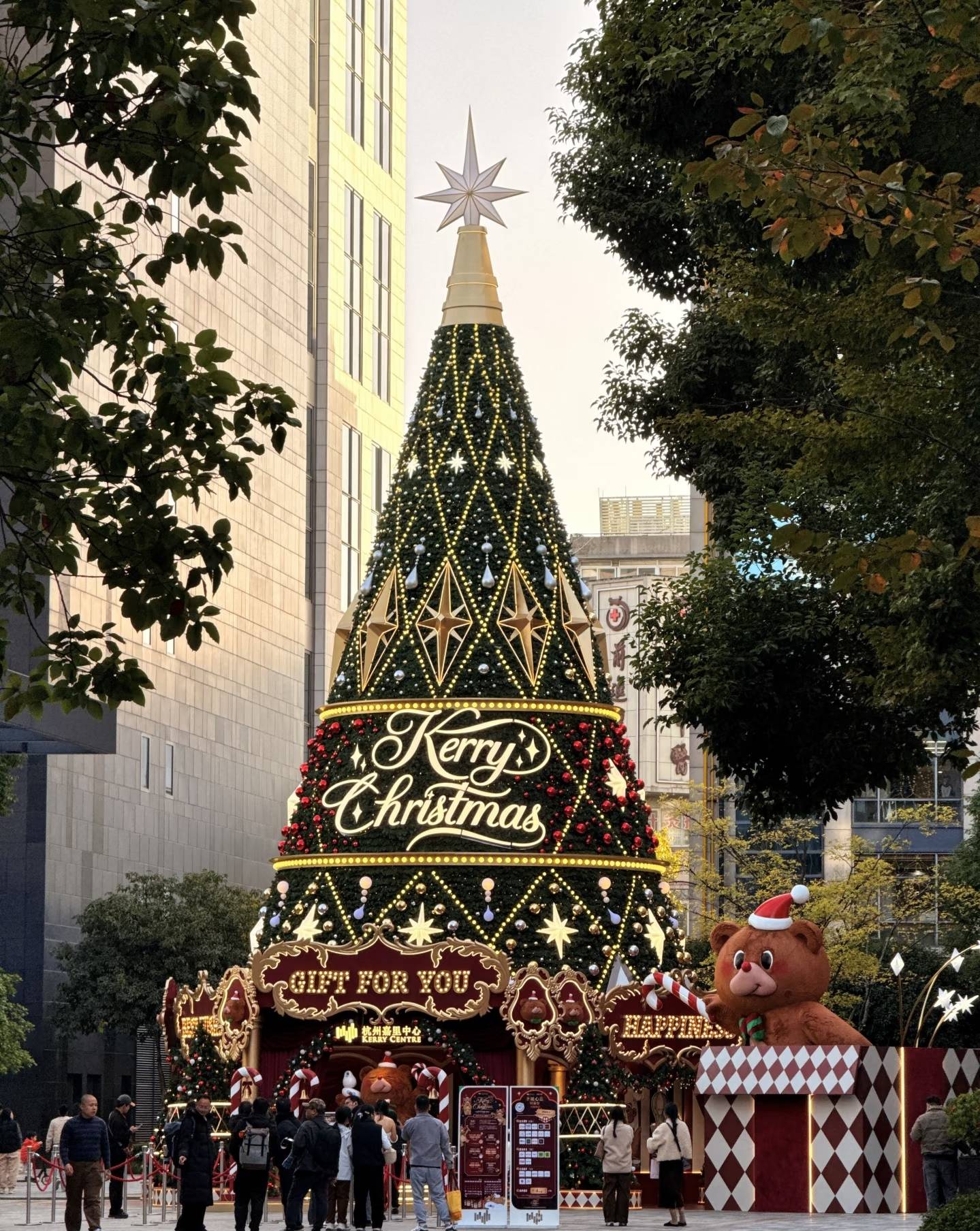 杭州圣诞氛围已到位70%