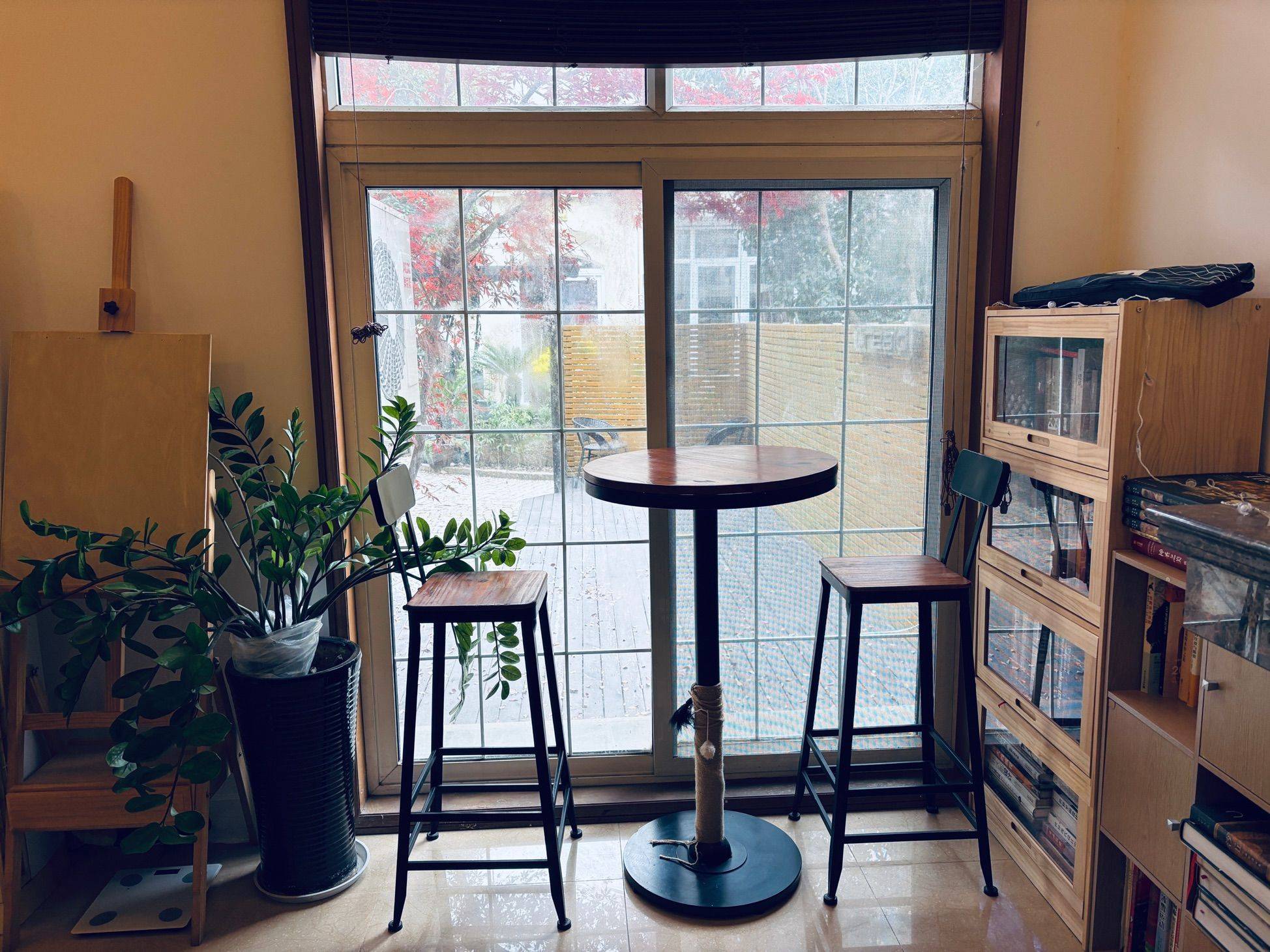 刚在家里打造的一个无敌工位