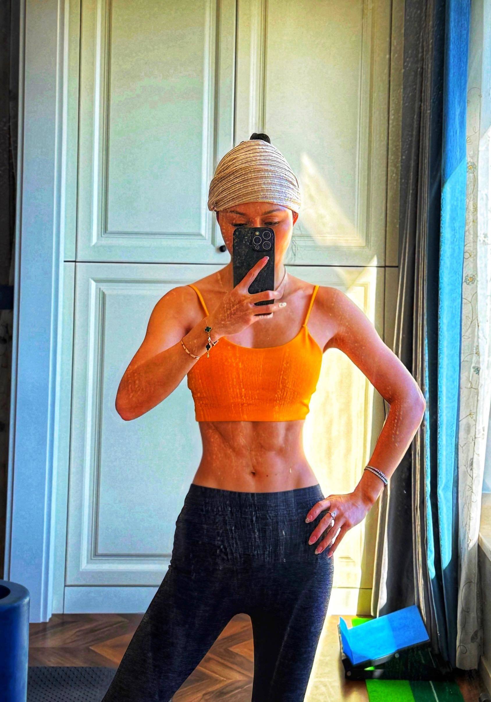 见人不如健身  在线蹲室友 