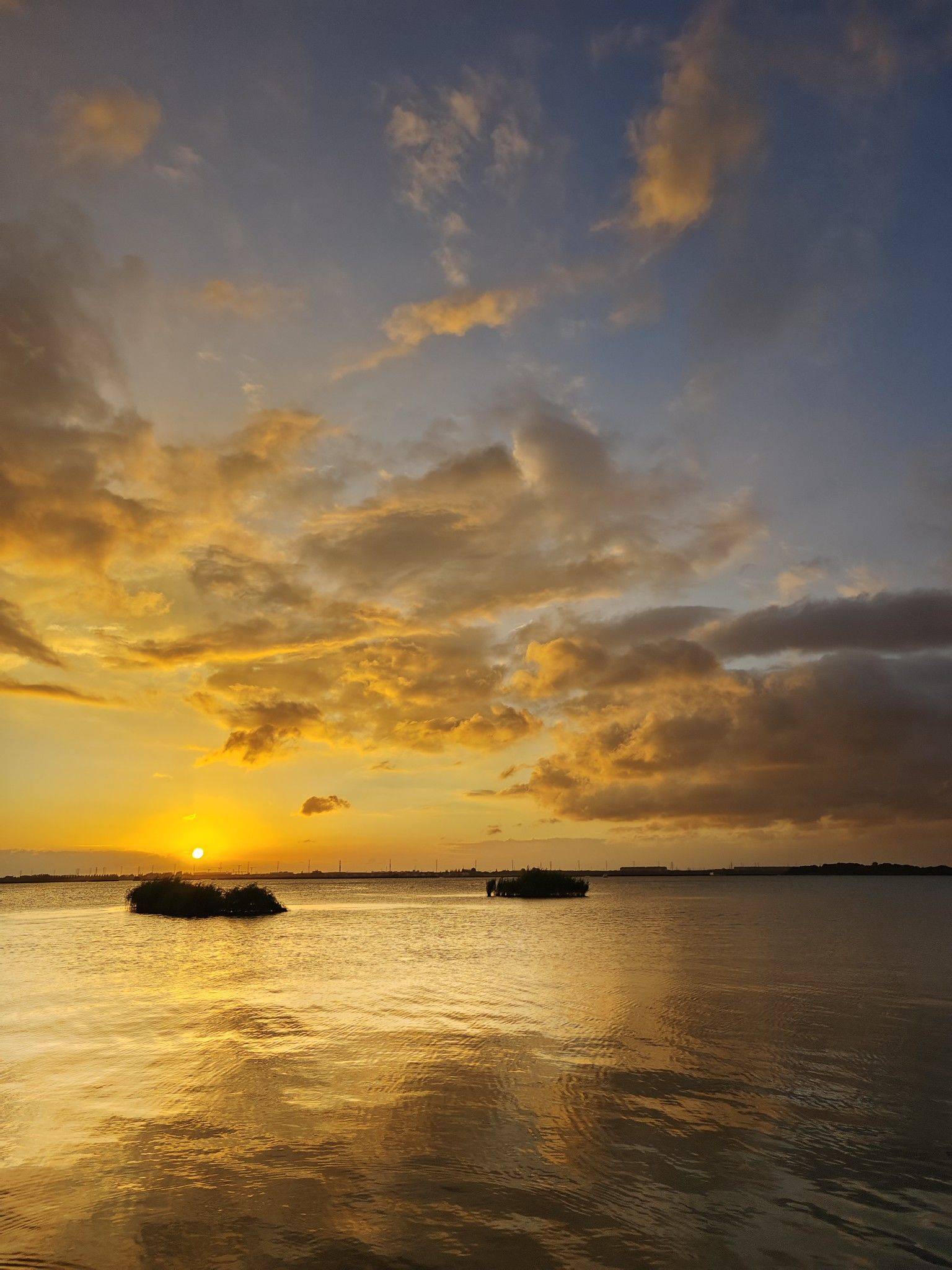  在线蹲室友  夕阳  湖面  