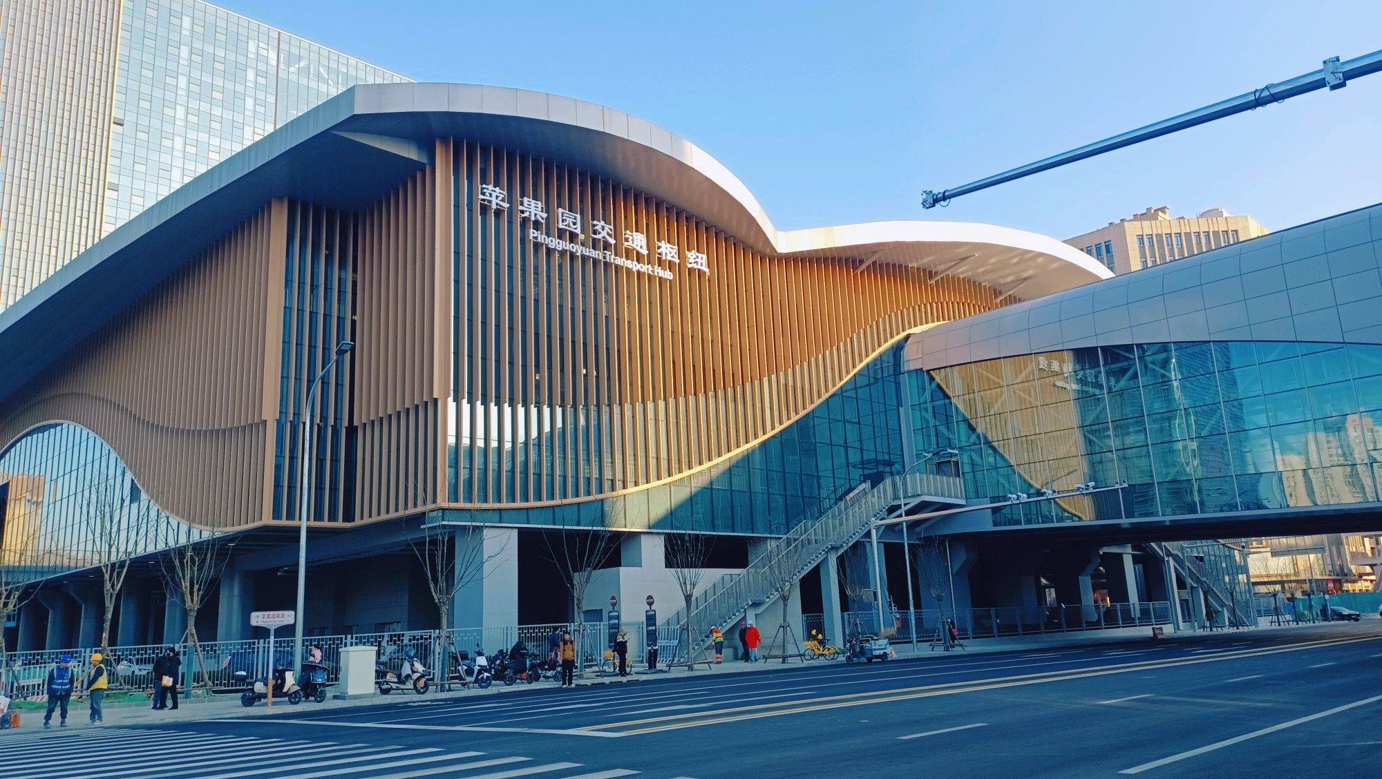 地铁6号线苹果园站蹲女生合租