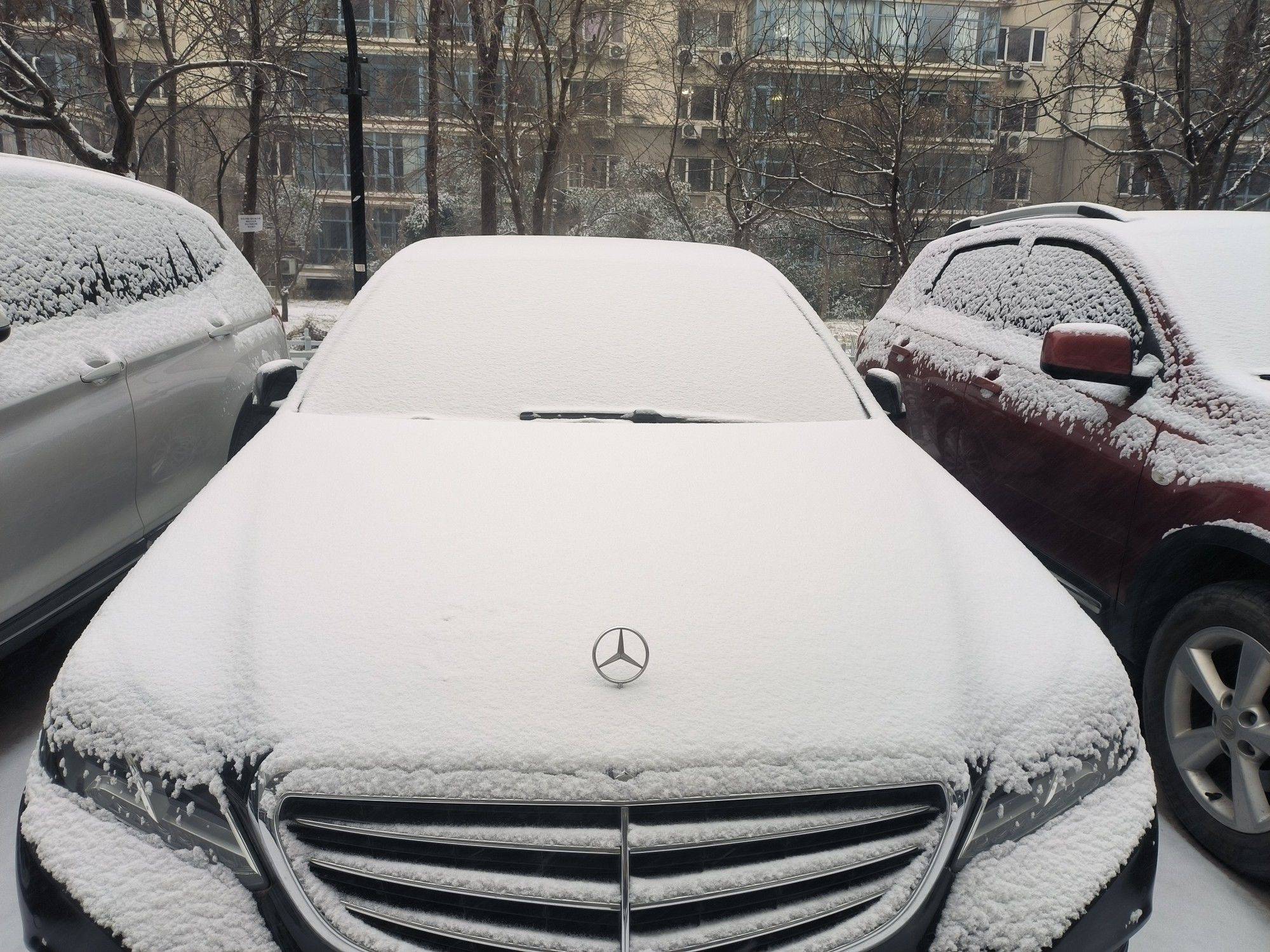 大雪至，万物藏
酿字为酒，饮雪成诗
愿世