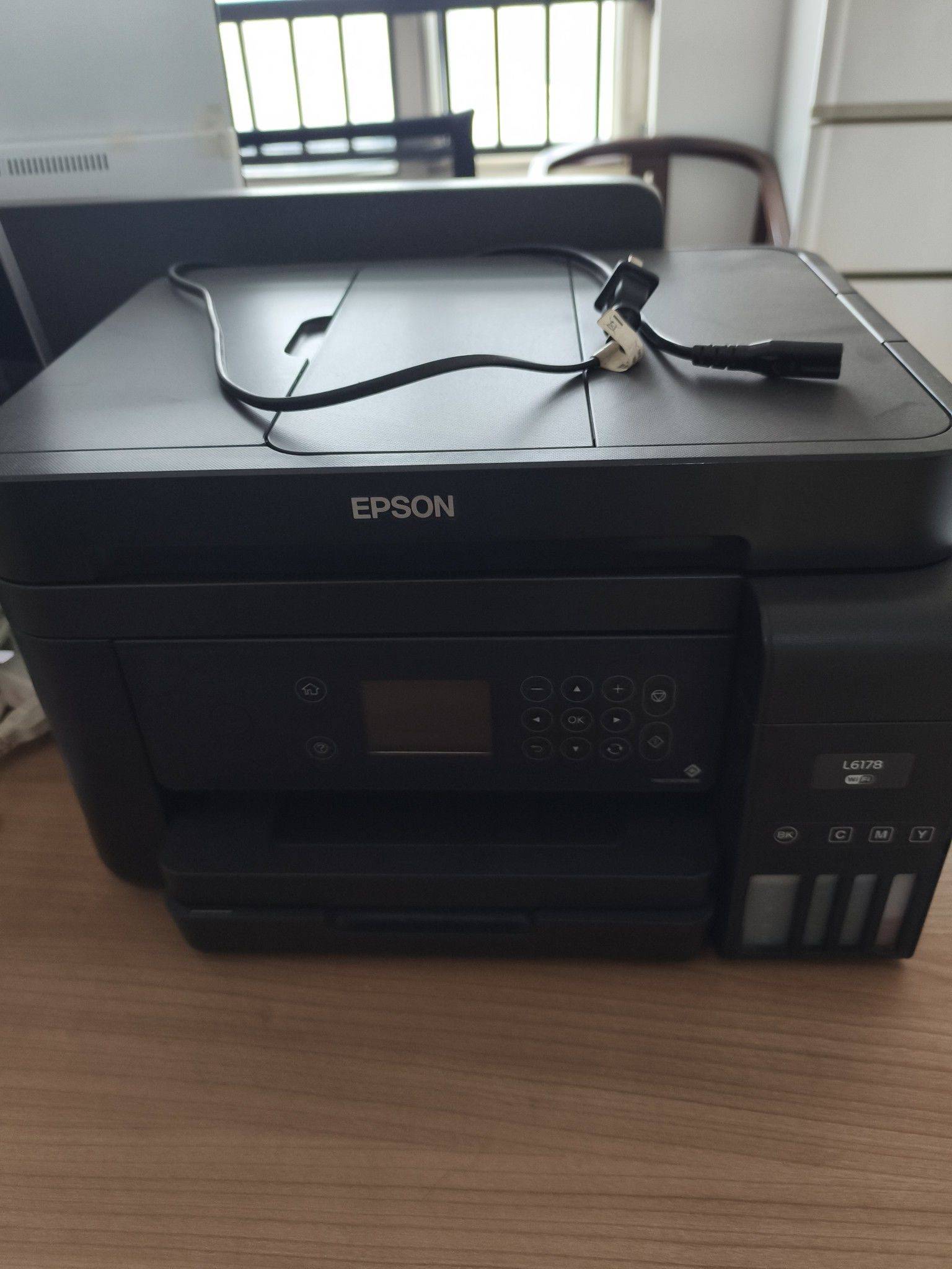 出一台爱普生喷墨打印机，100