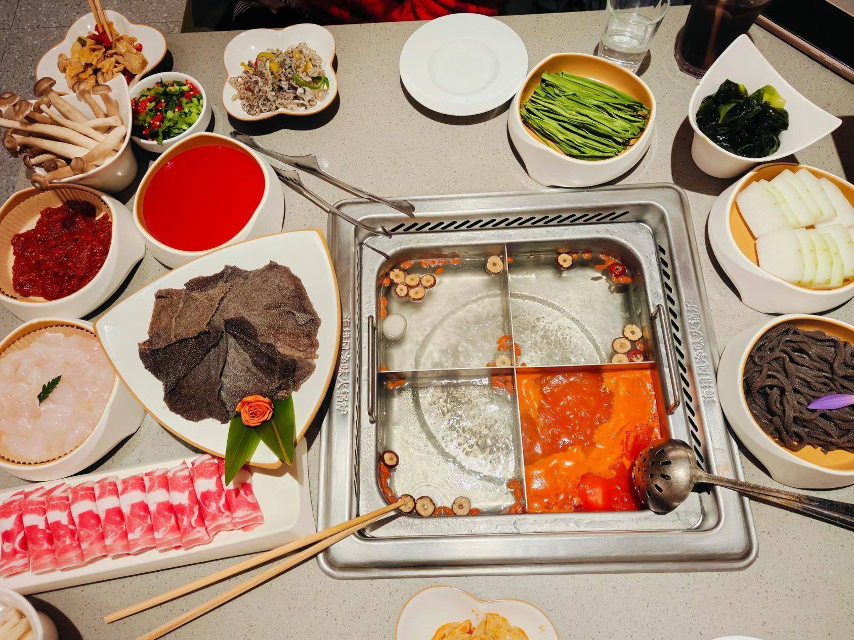 天冷了，浅浅吃一顿 震撼美味  火锅