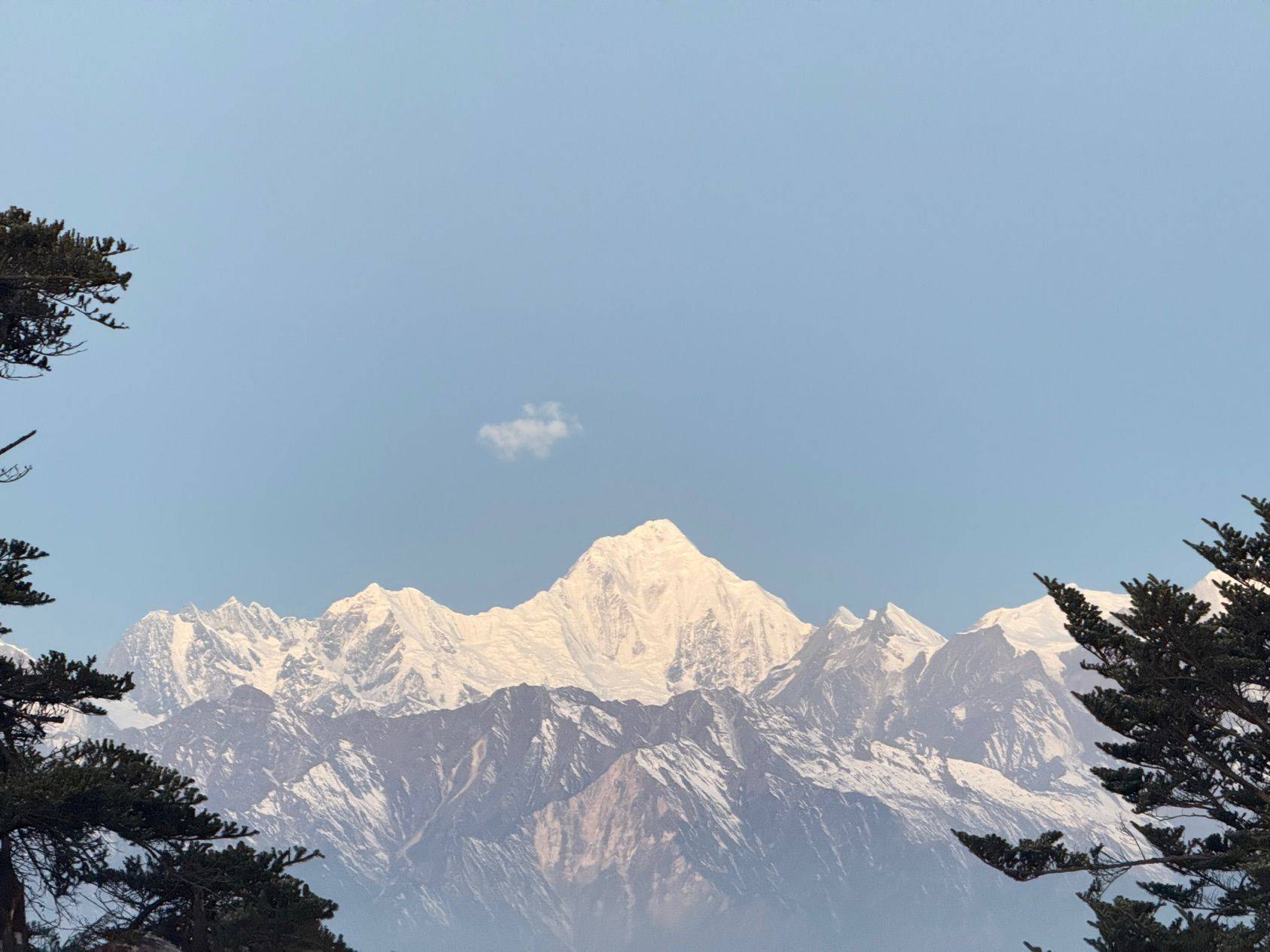 看见「日照金山」