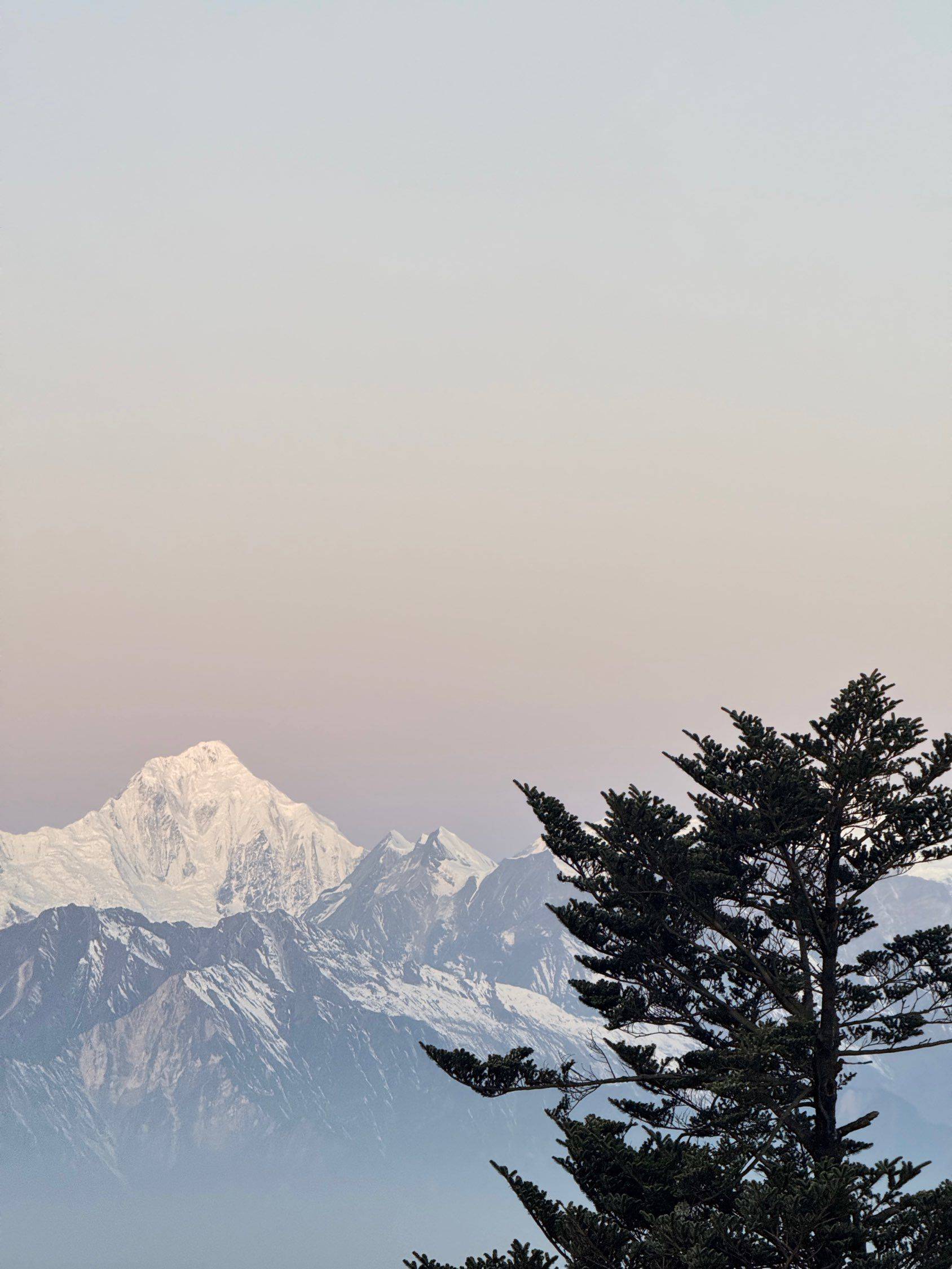 看见「日照金山」_1