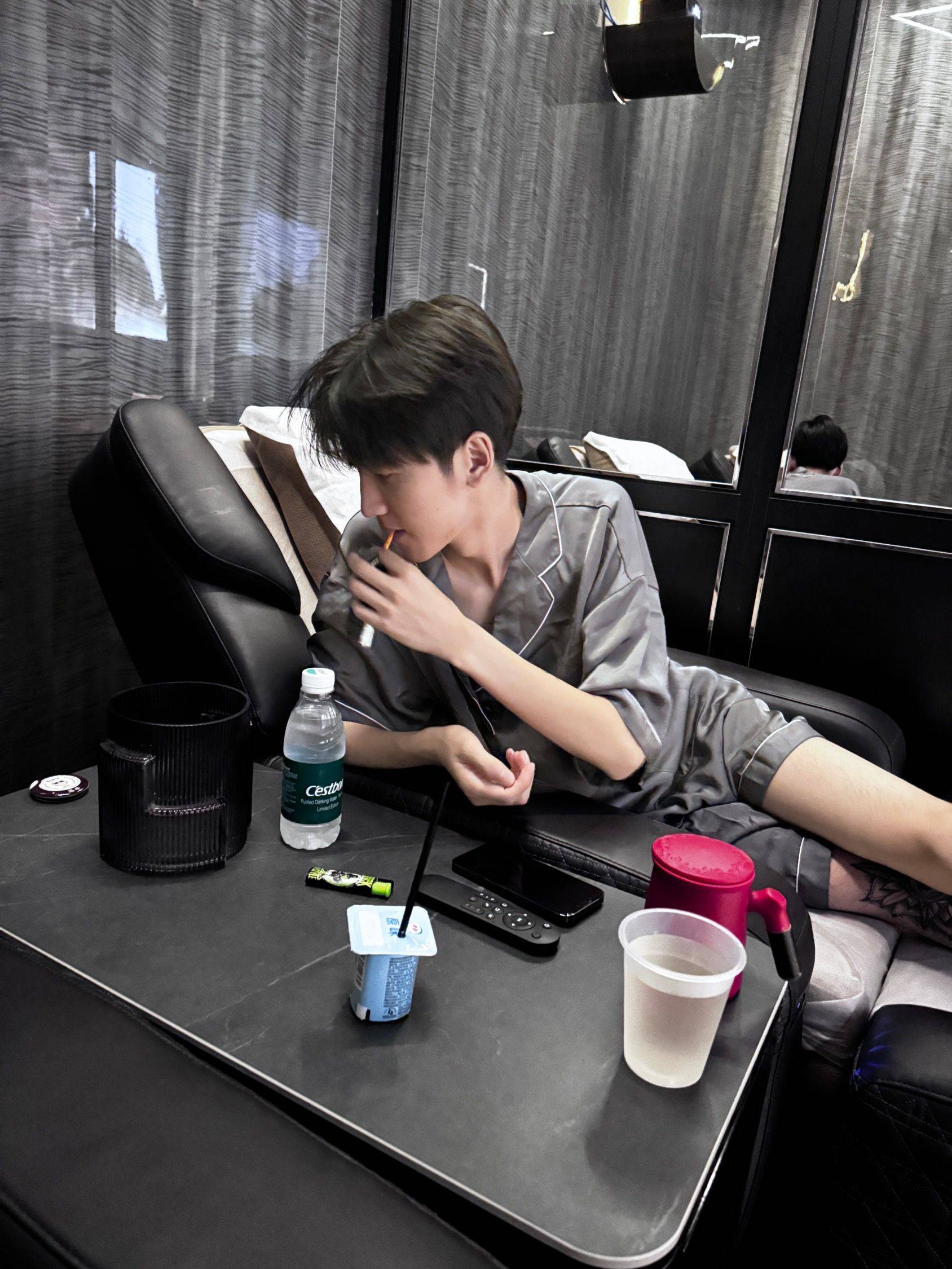 洗的不是脚，洗的是生活的泥泞 享受当下_2