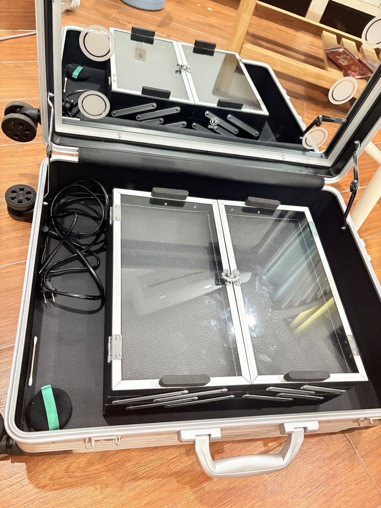 出化妆师跟妆箱_2