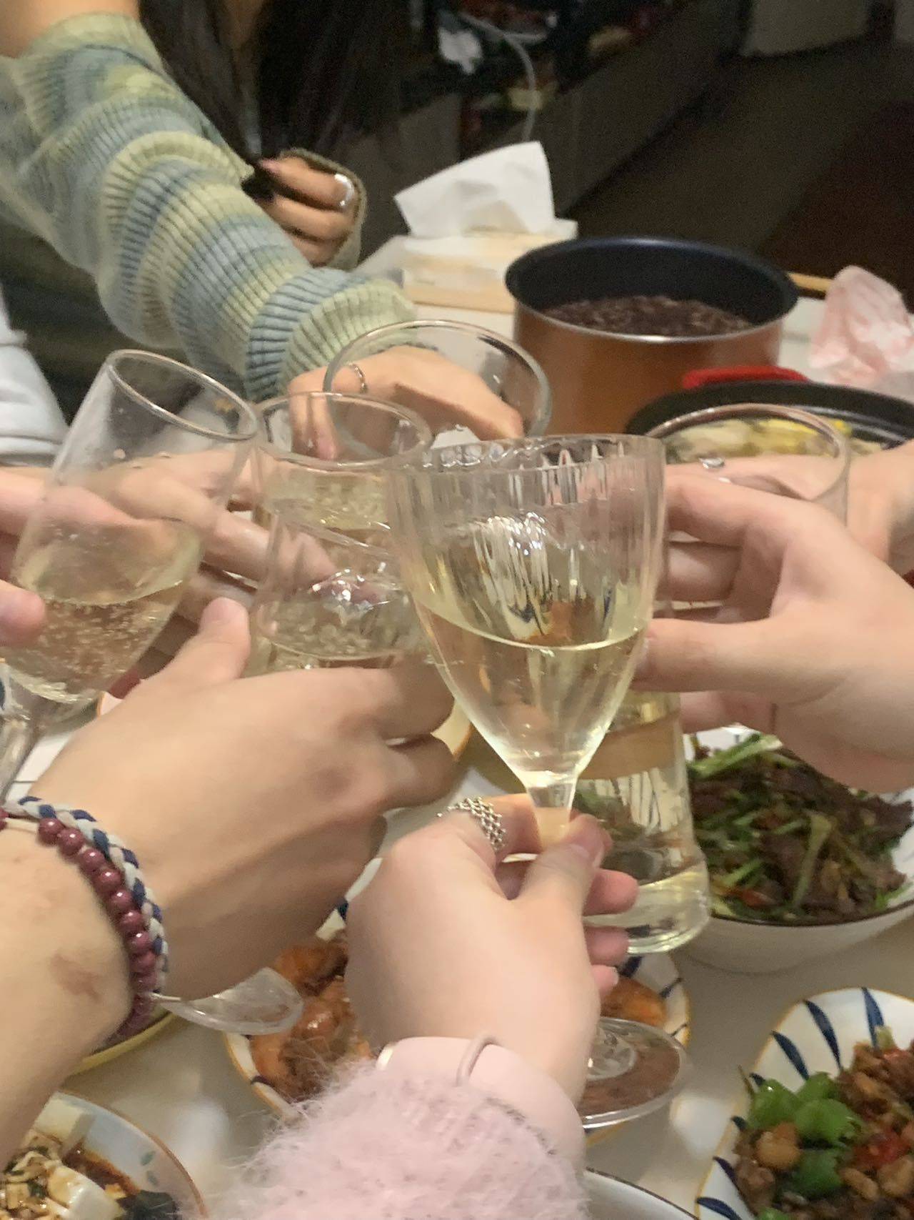 喜欢聚会的朋友快来跟我当室友🎈