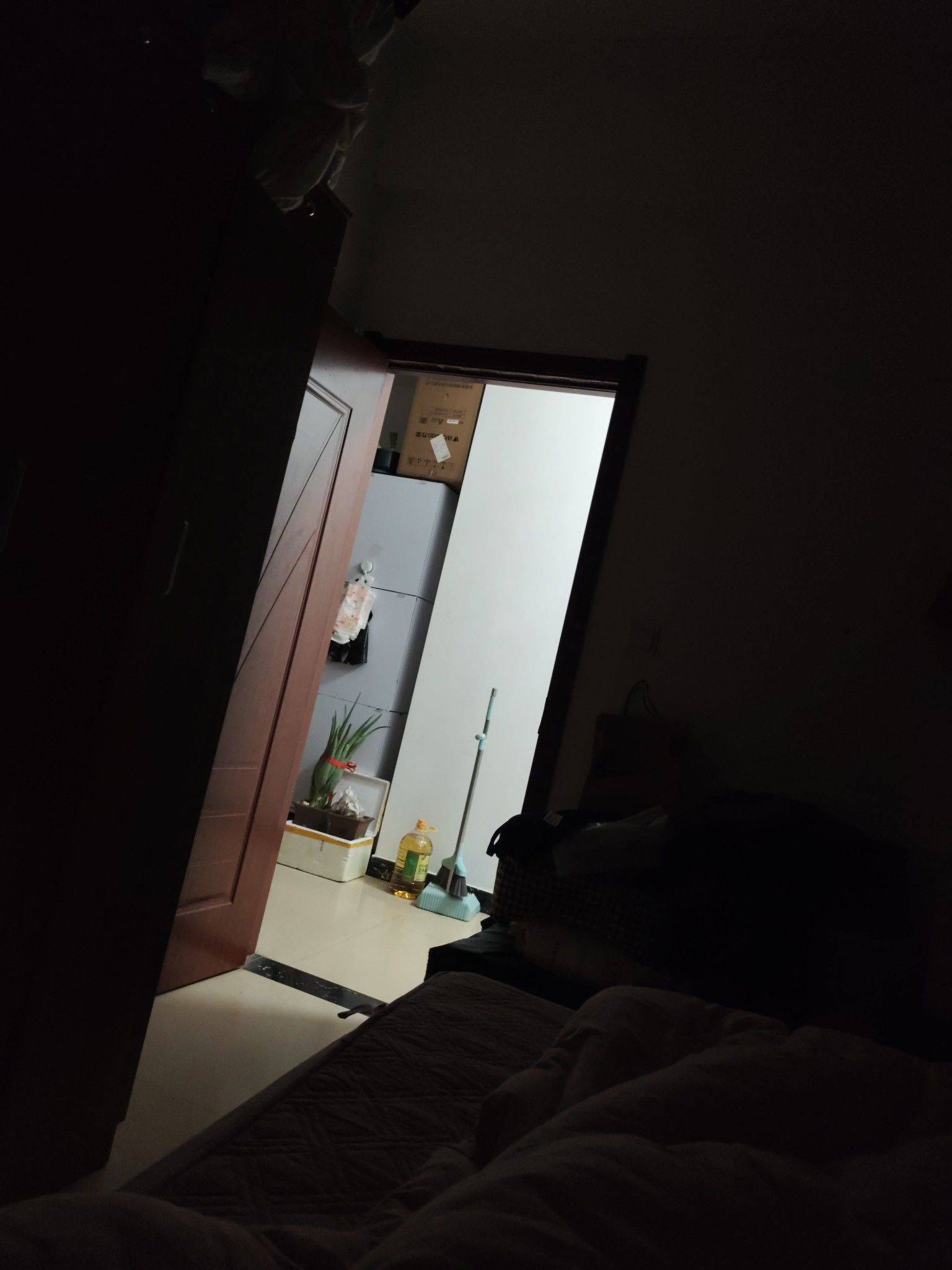 鬓边雪，眼底埃，四十载颠弄的人惫怠。问前