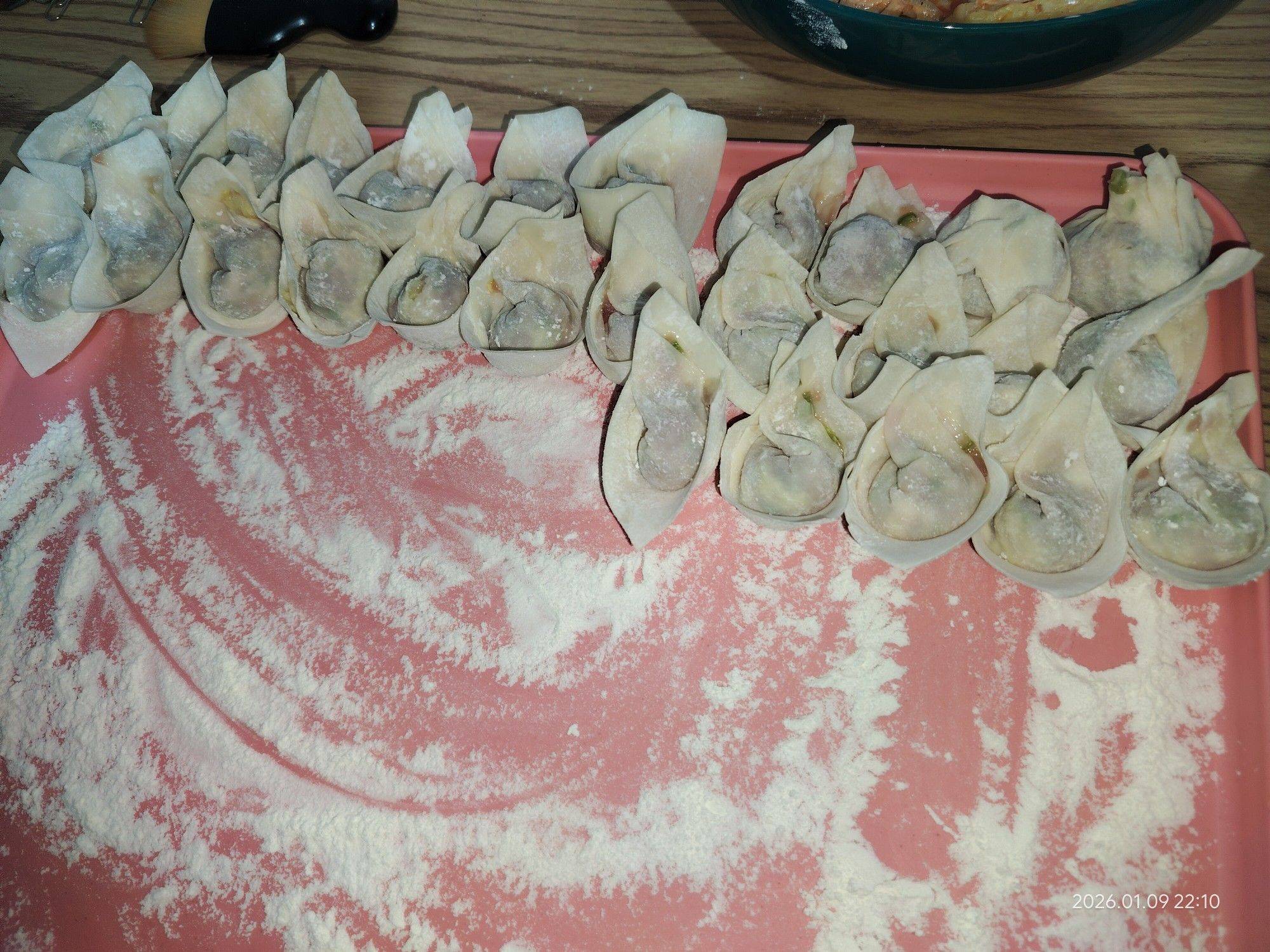 明早先吃大还是小的抄手呢｜好难选😄_2