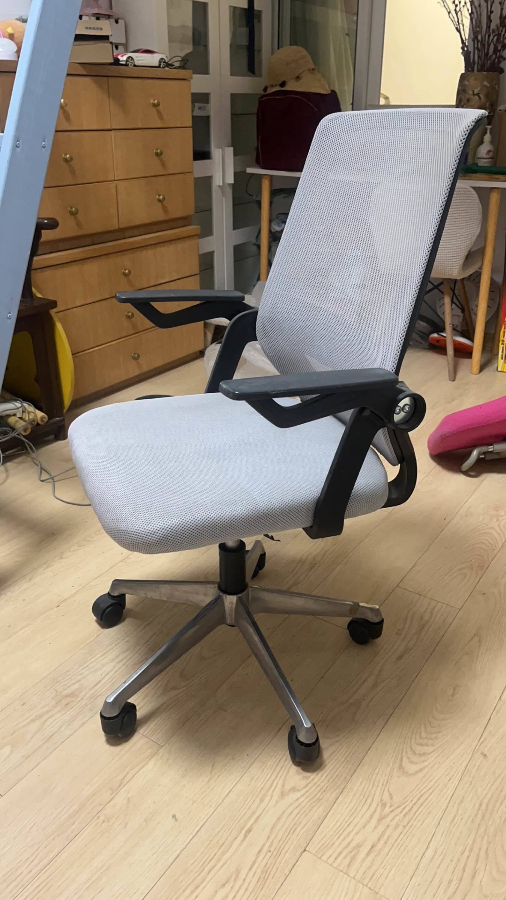 电脑办公椅，可升降移动，扶手可调80元