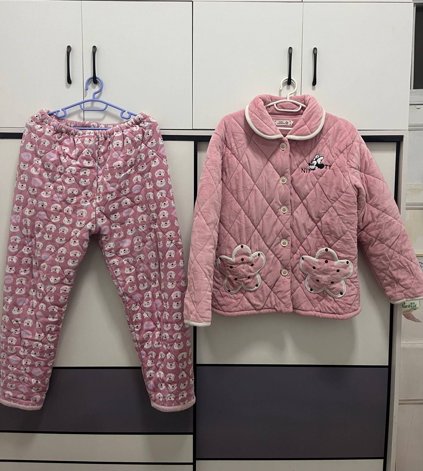 三层夹棉加厚珊瑚绒保暖家居套服，XL码39元