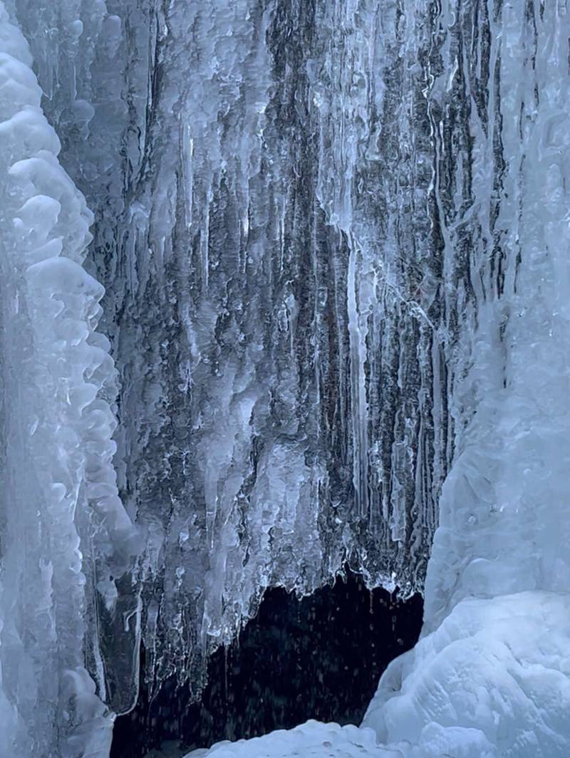 北国美景漂亮的自然冰瀑