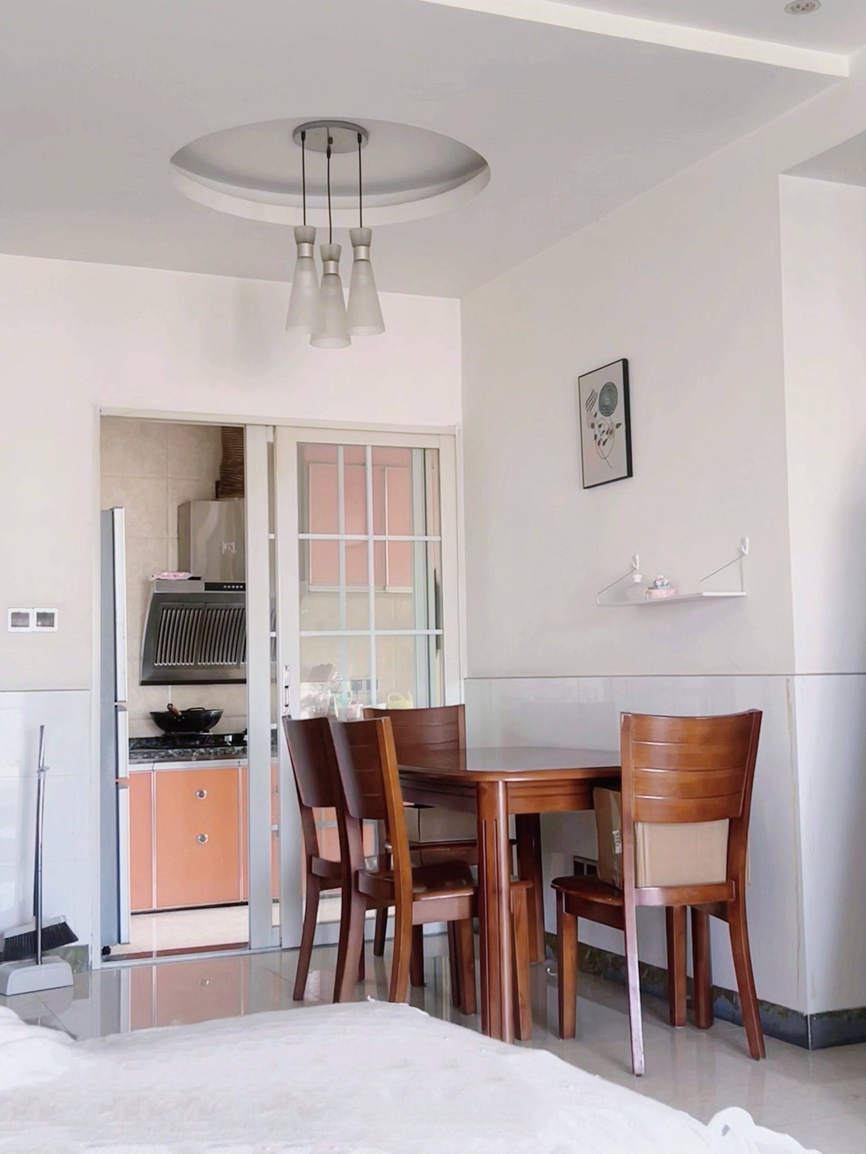 巴国城蹲室友_1