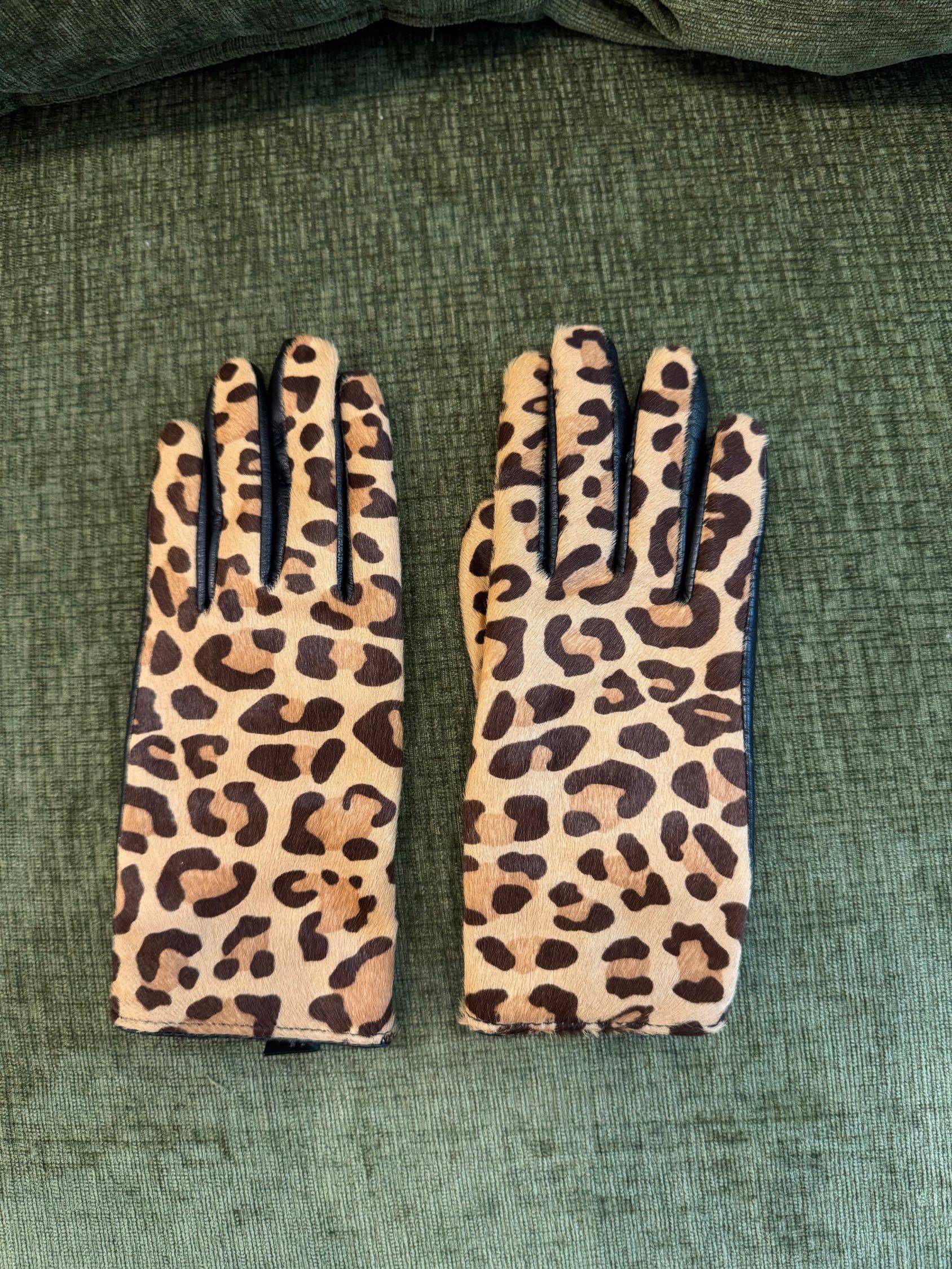 Club Monaco small size leather gloves