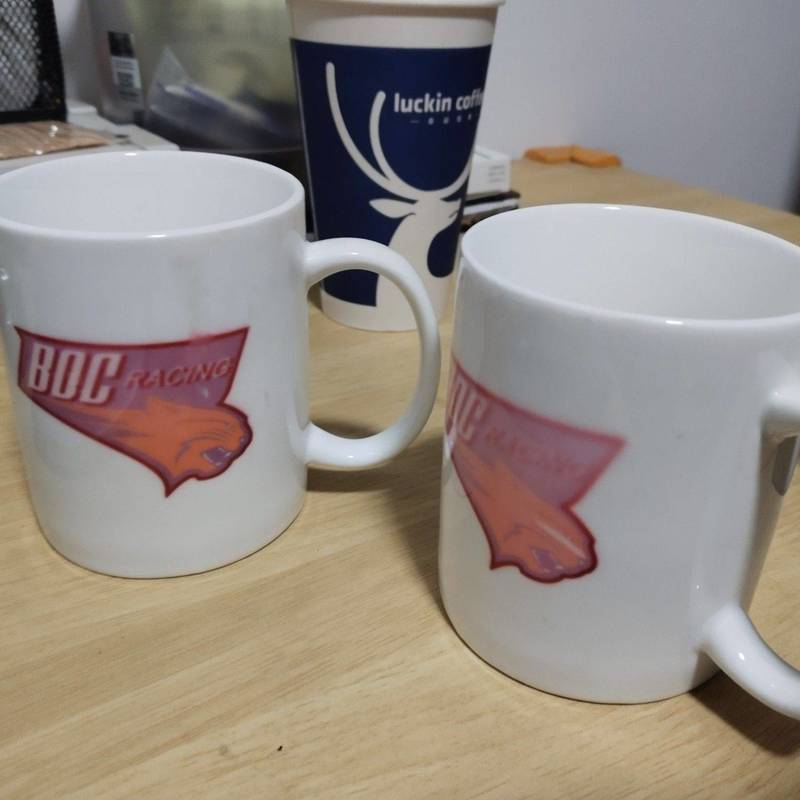 两个马克杯