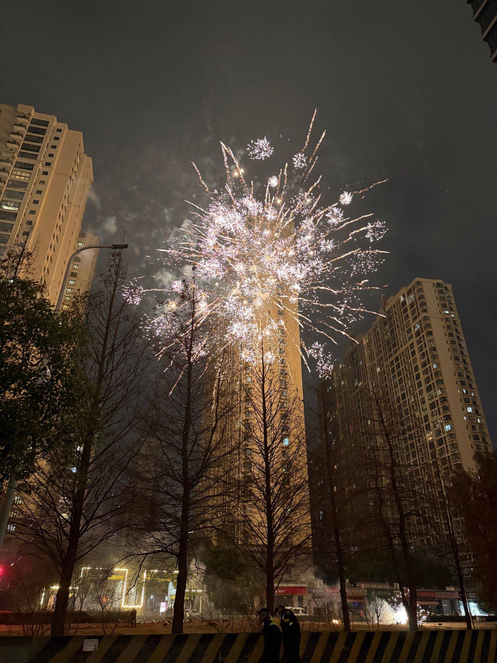 新年快乐 城市风光  烟花夜  城_1