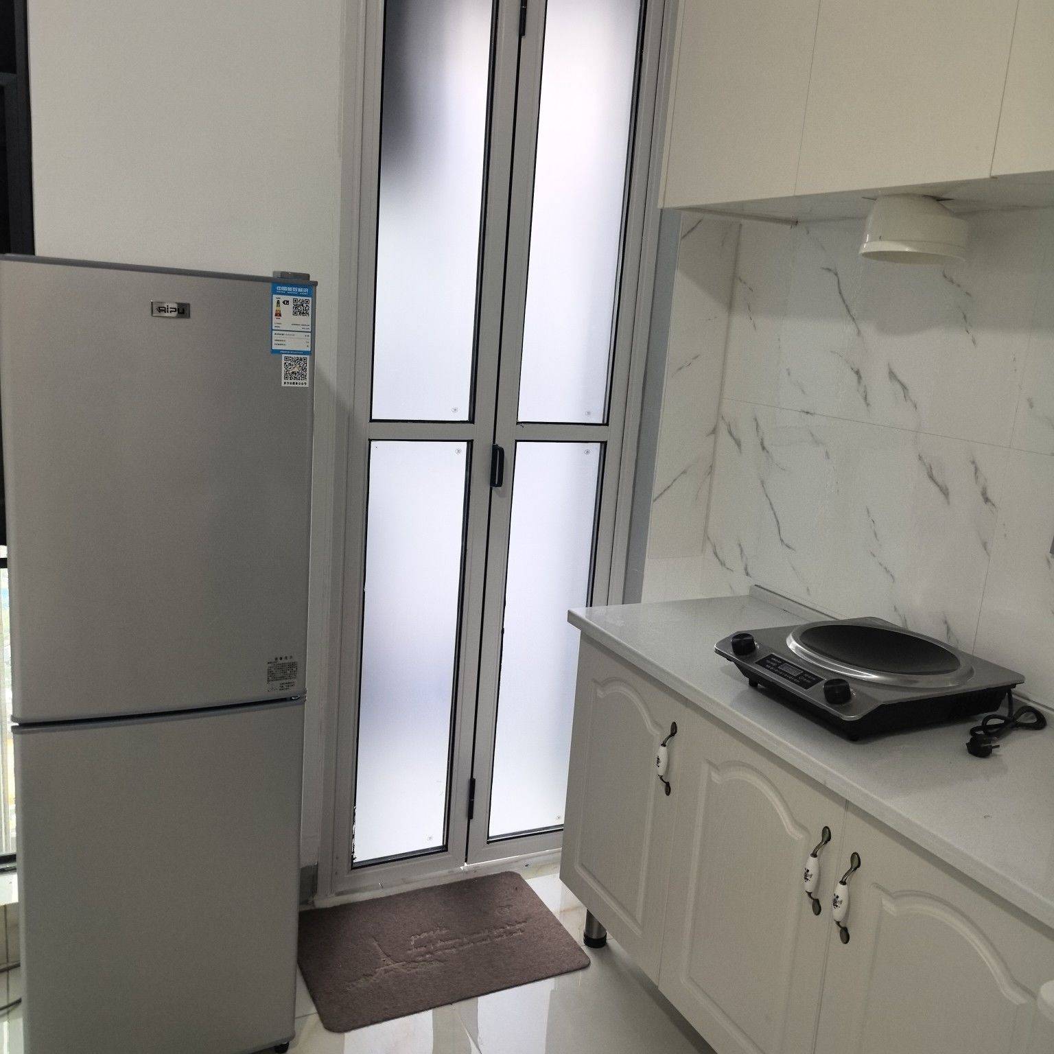 我是这套房子的房东，自住多年，真心爱惜房