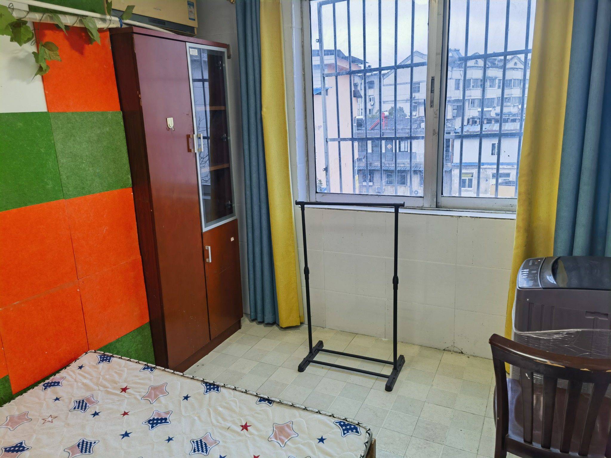 两套特价房间，只要600元， 房间一角