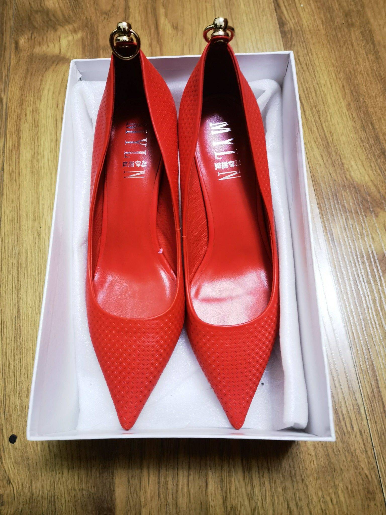 九成新红色高跟单鞋，1r，红鞋  3