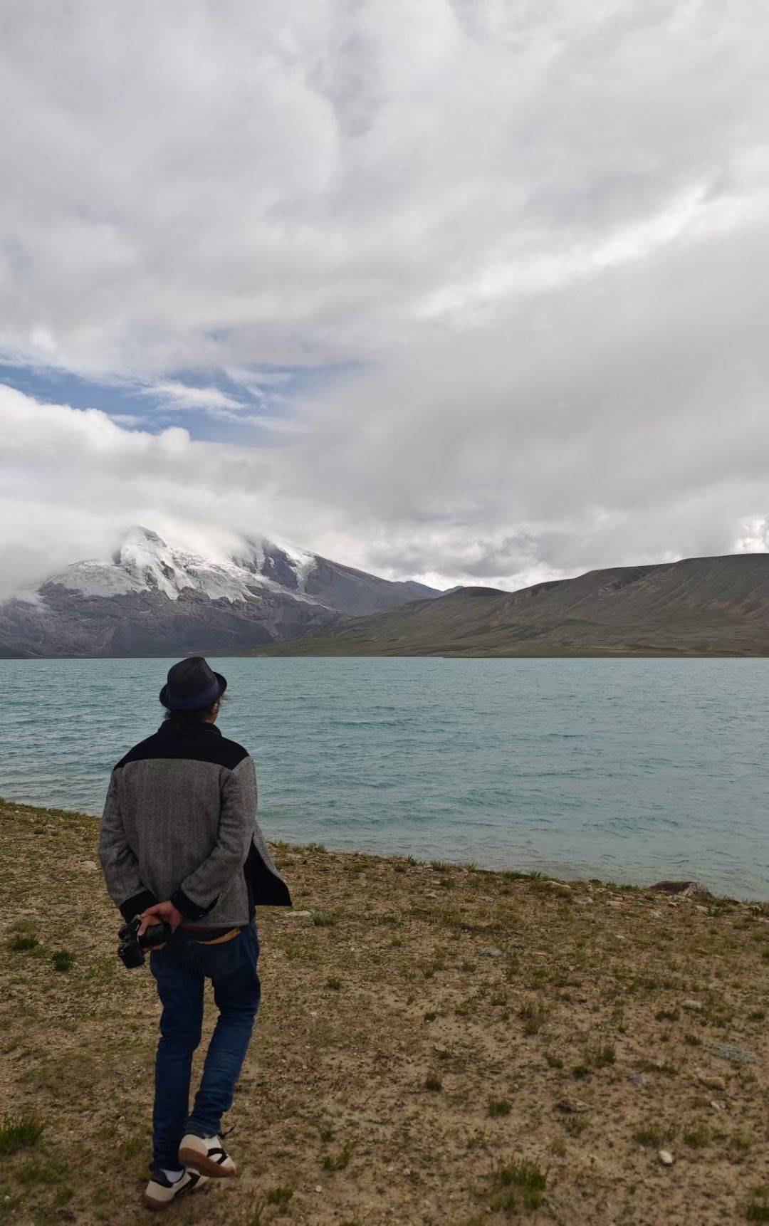 世间的事旧的不能再旧，我依旧落花流水地看_1