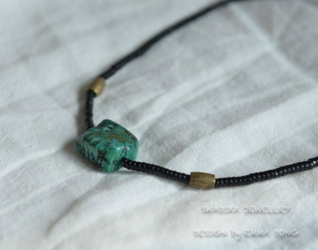 “穿白衬衫的男人”_4