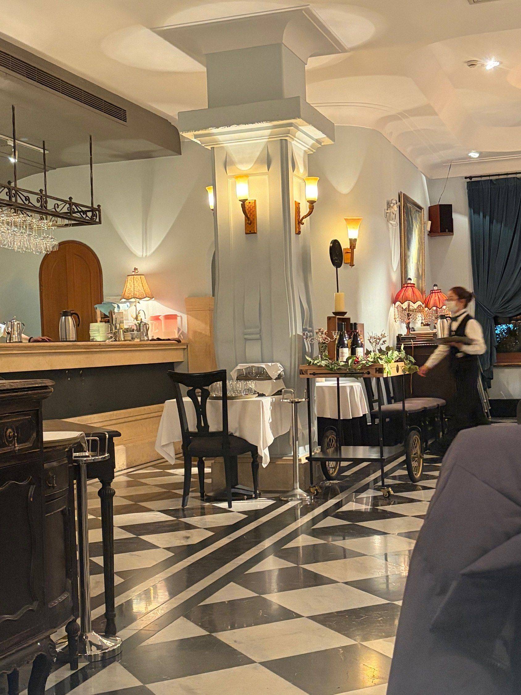 发现一个美丽餐厅～_2